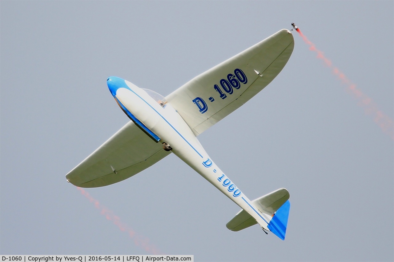 D-1060, 1984 Vogt Lo-100 Zwergreiher C/N AB-34, Voght LO-100 Zwergreiher, On display, La Ferté-Alais airfield (LFFQ) Air show 2016