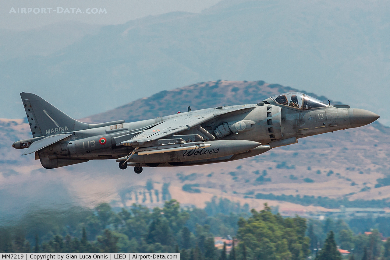 MM7219, McDonnell Douglas AV-8B+ Harrier II C/N 271/IT008, TAKEOFF