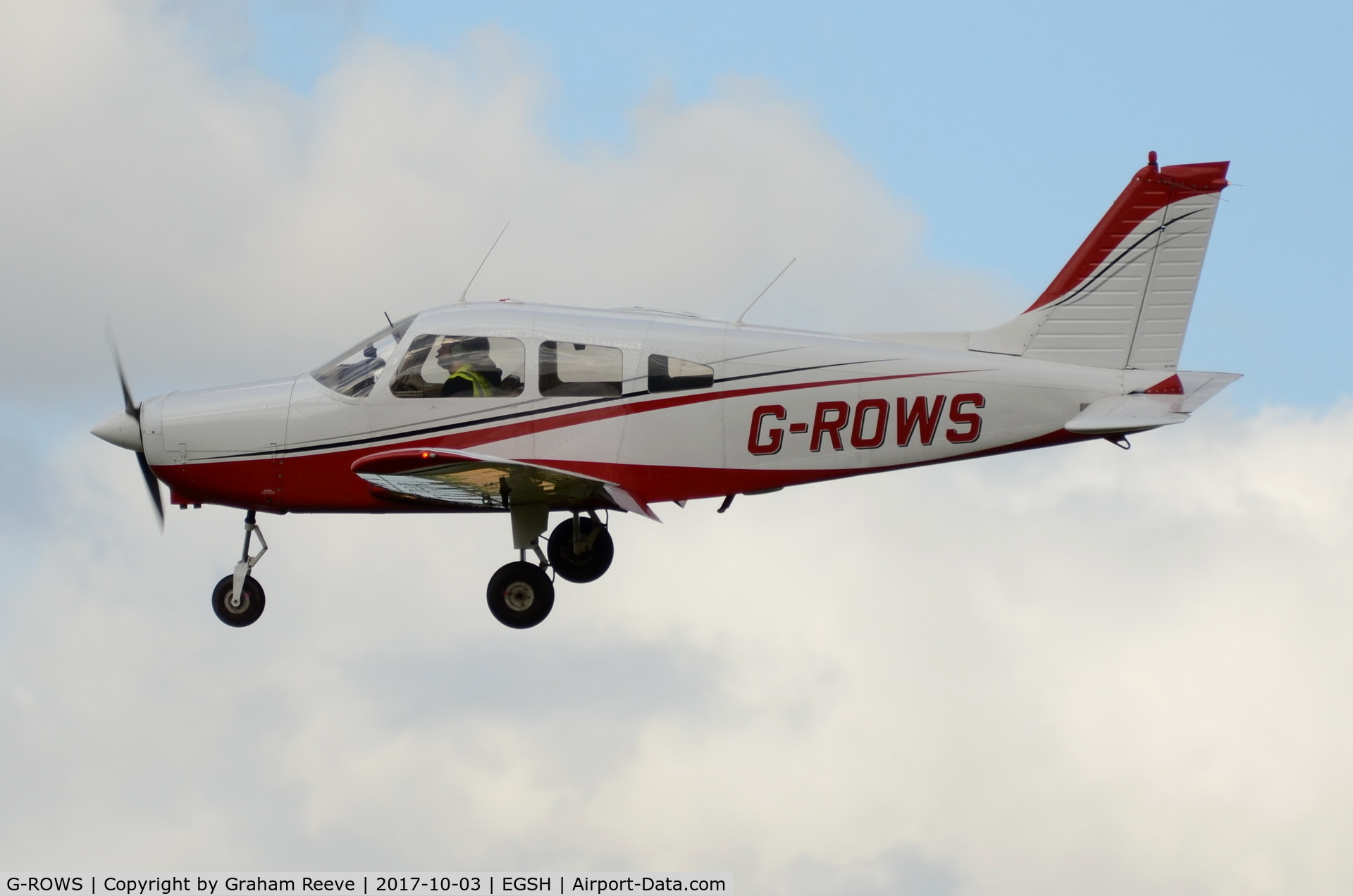 G-ROWS, 1976 Piper PA-28-151 Cherokee Warrior C/N 28-7715296, Landing at Norwich.