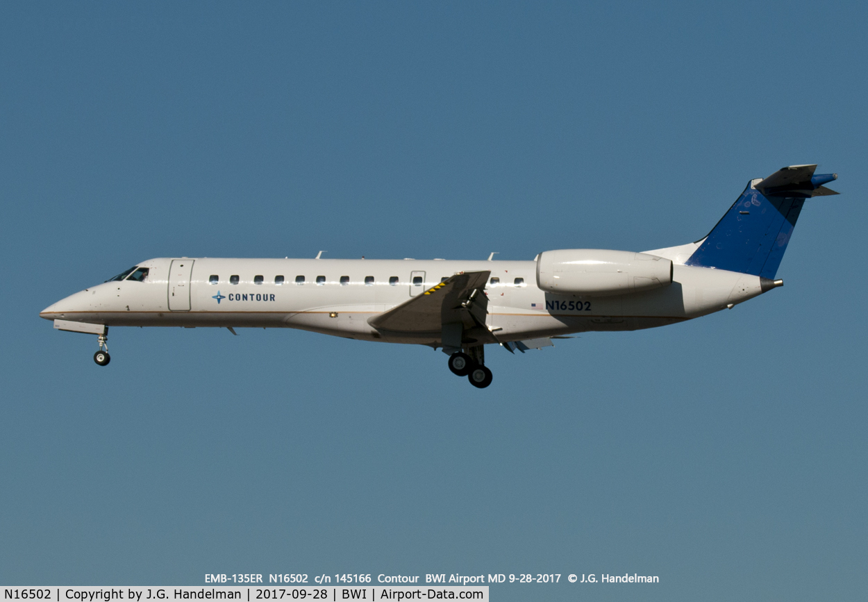 N16502, 1999 Embraer ERJ-135ER (EMB-135ER) C/N 145166, On final to 33L.