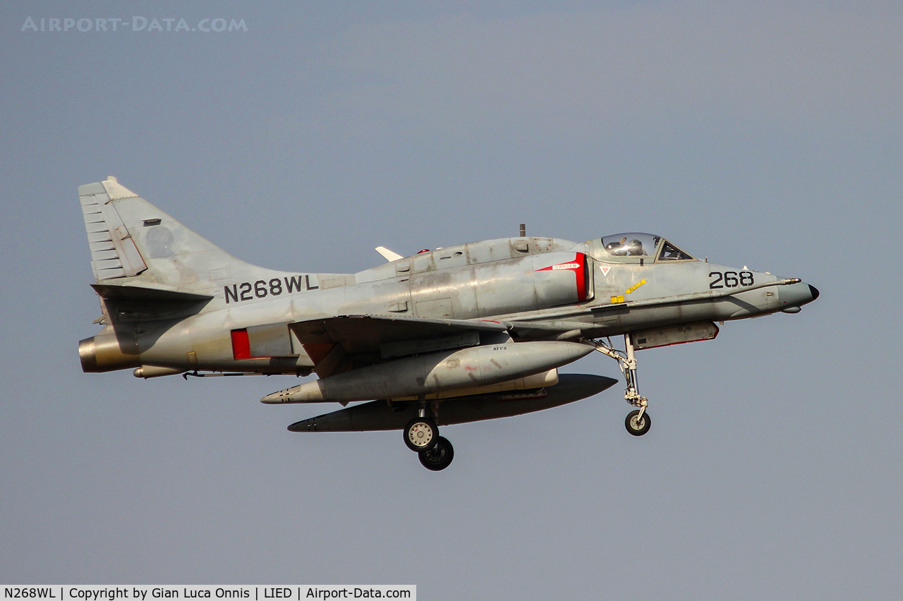 N268WL, Douglas A-4N Skyhawk C/N 14450, LANDING 35R