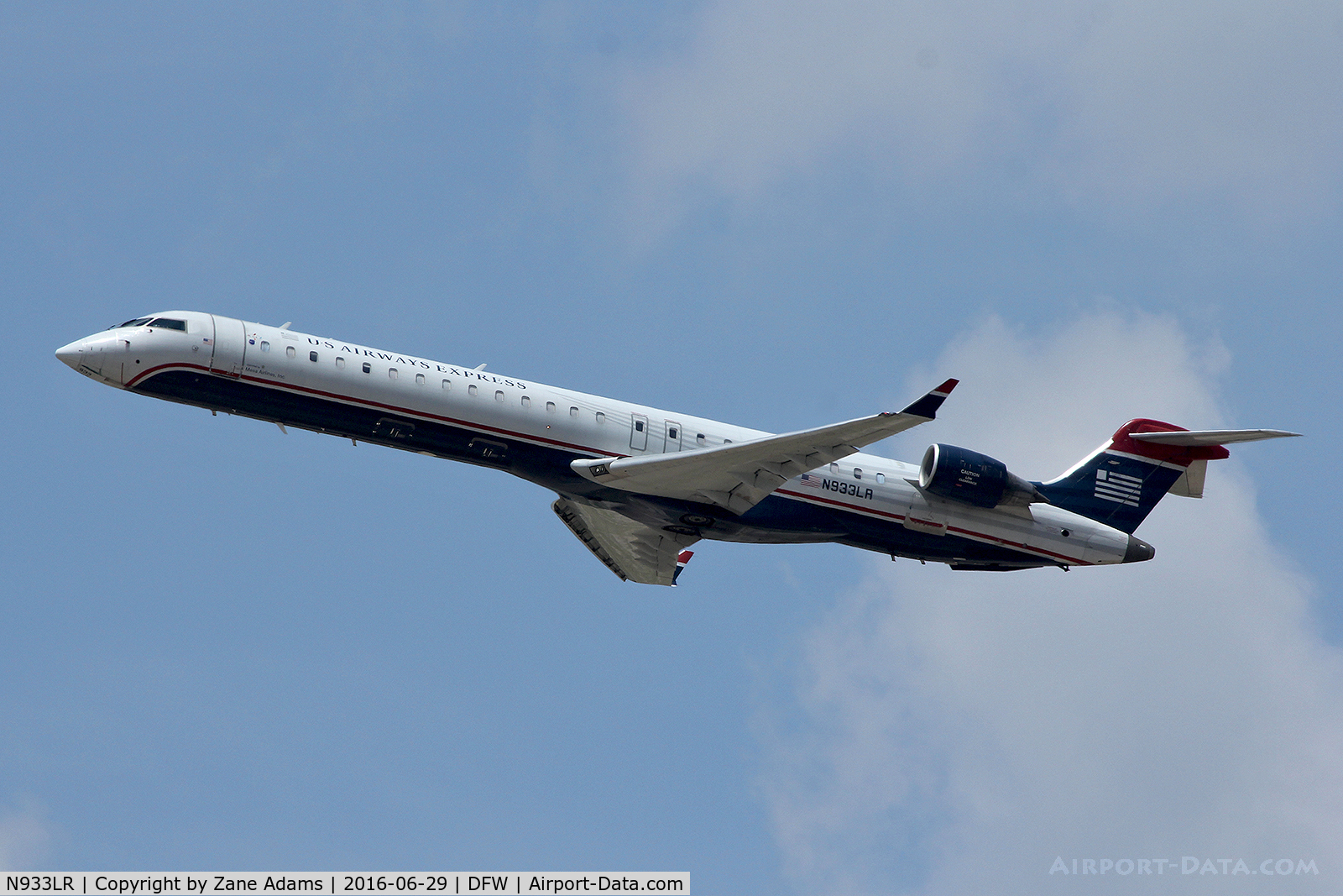 N933LR, 2005 Bombardier CRJ-900ER (CL-600-2D24) C/N 15033, Departing DFW Airport