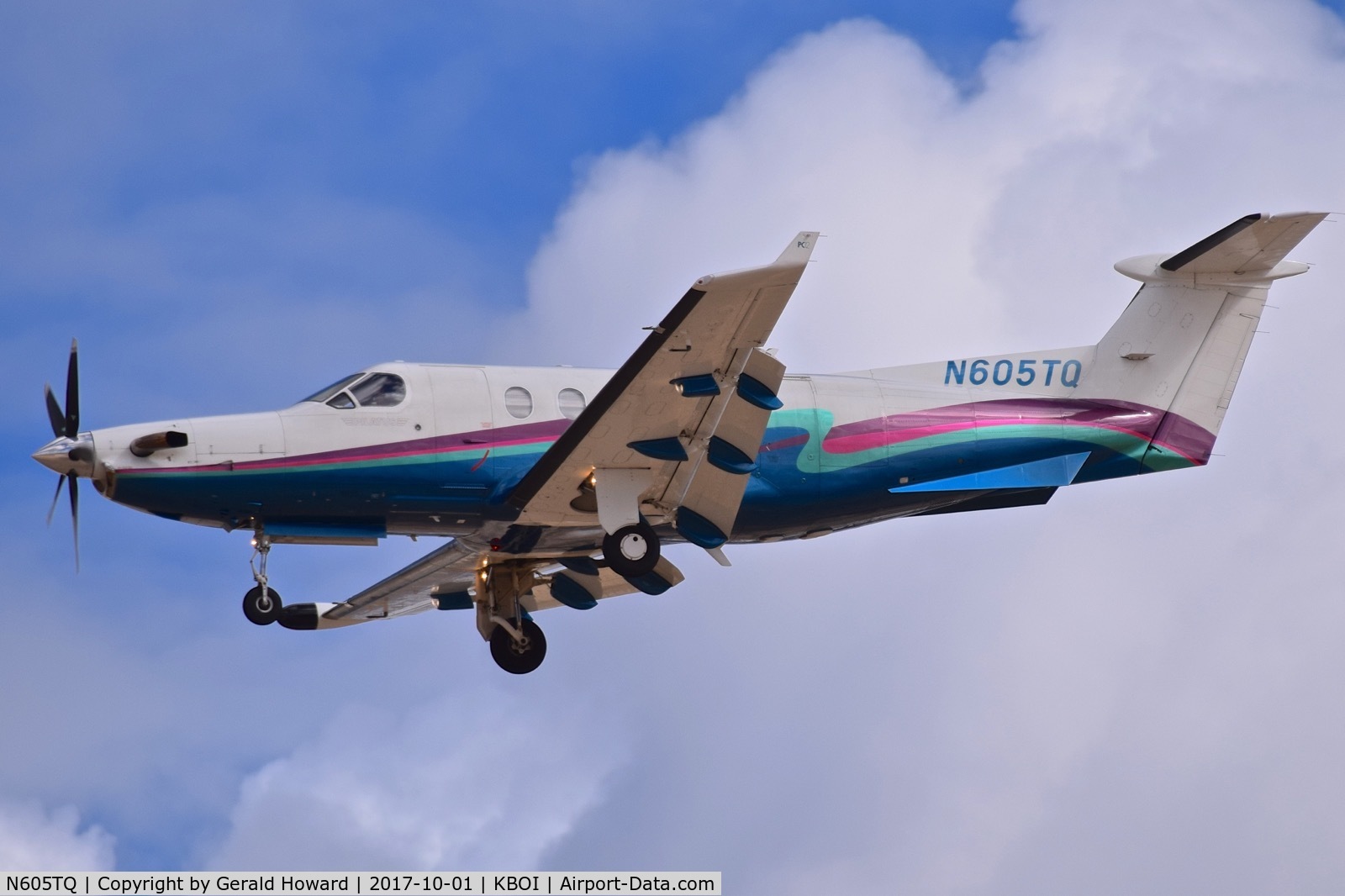N605TQ, 2000 Pilatus PC-12/45 C/N 320, Landing RWY 28L.