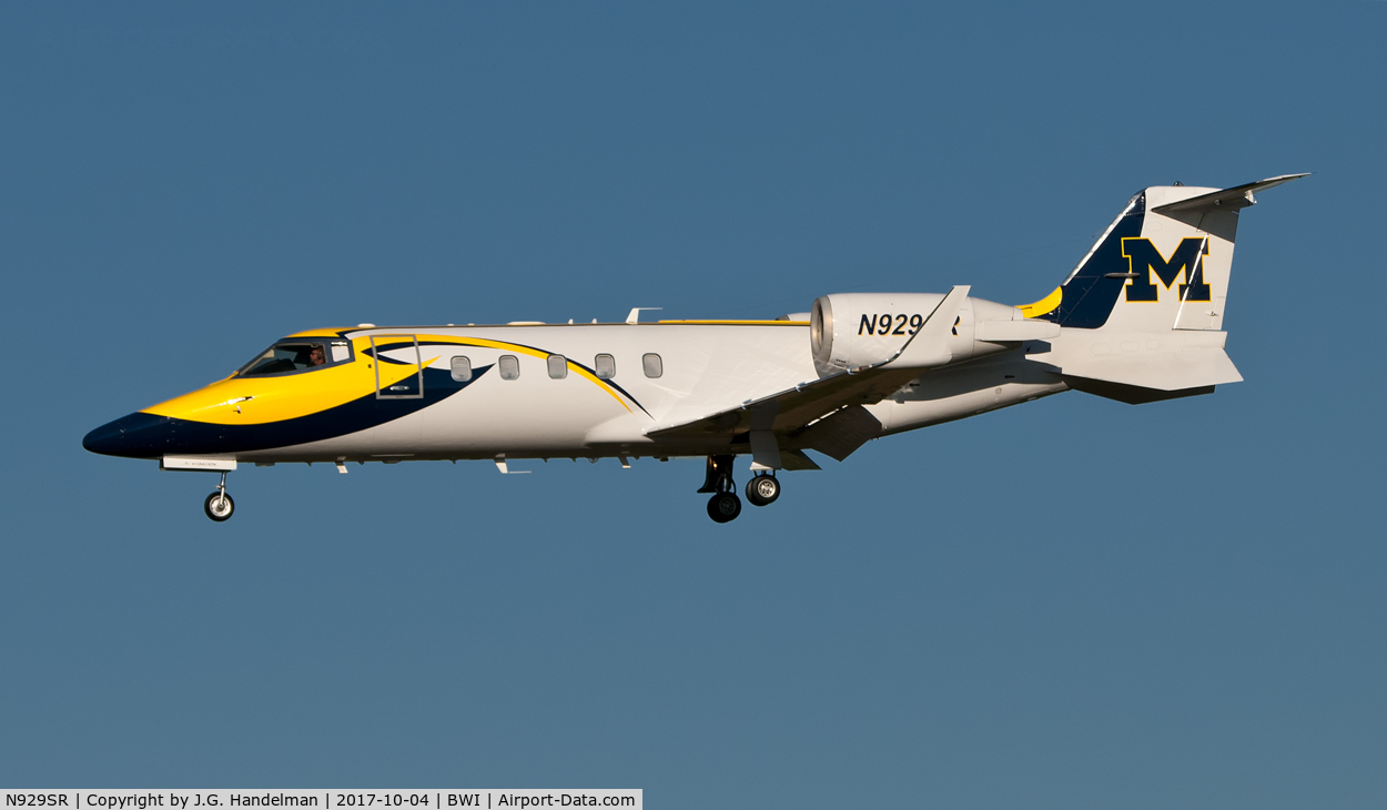 N929SR, 1998 Learjet Inc 60 C/N 144, To 33L.