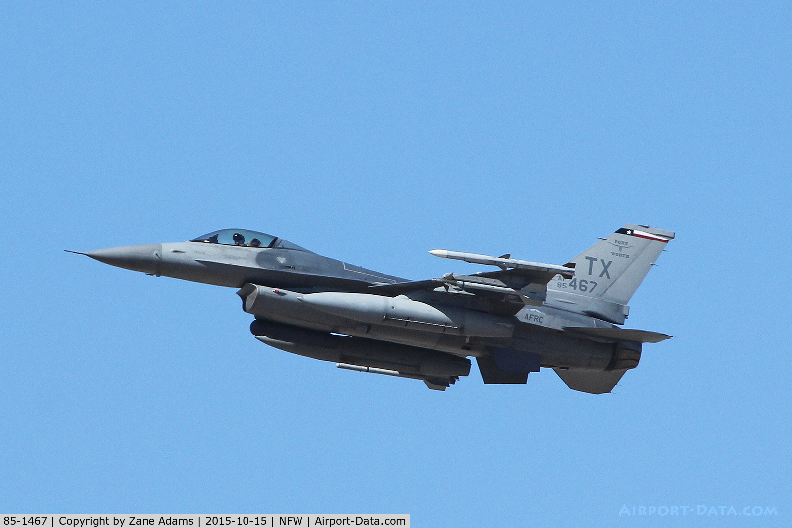 85-1467, 1986 General Dynamics F-16C Fighting Falcon C/N 5C-247, 301st FW F-16 departing NAS Fort Worth