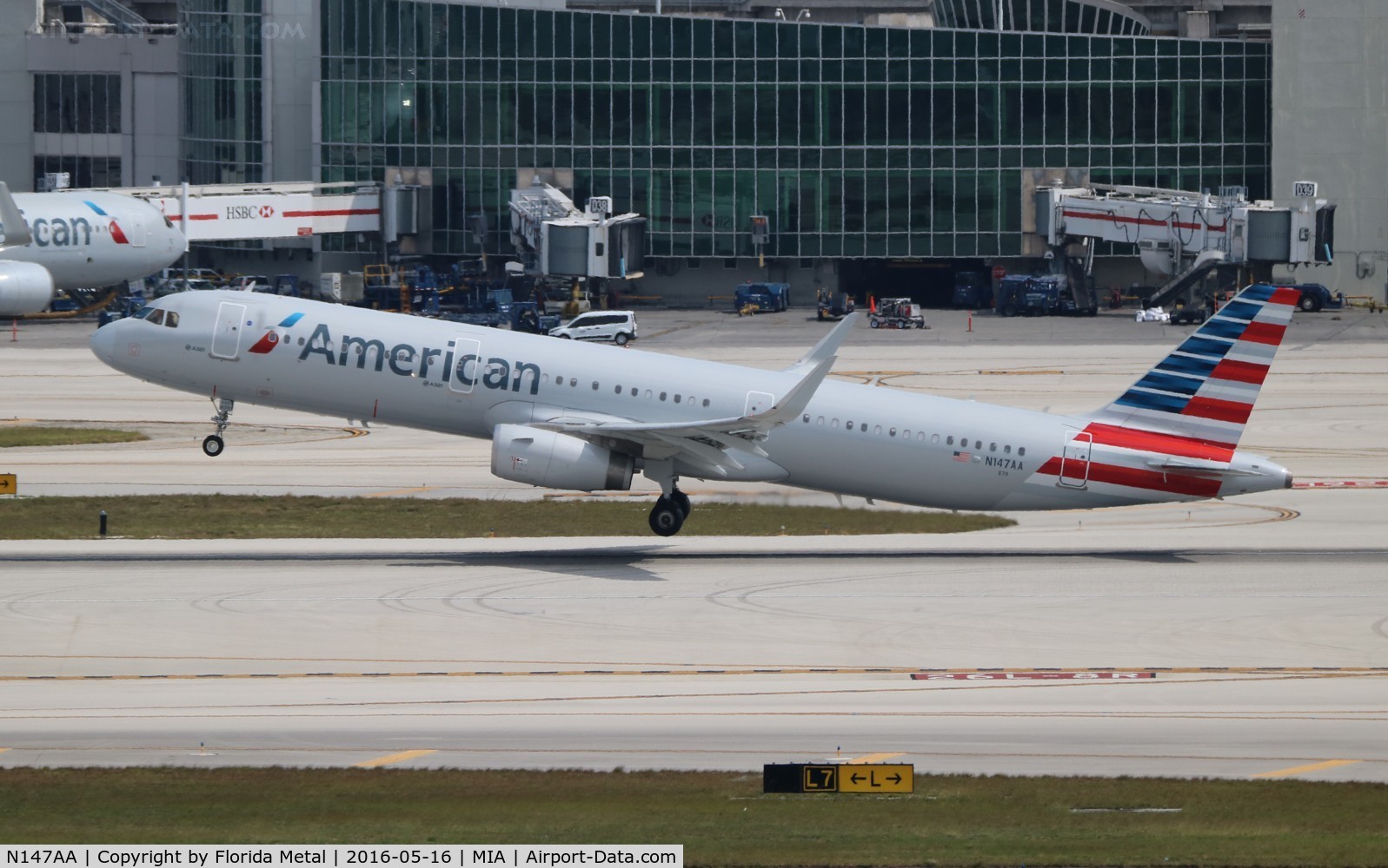 N147AA, 2015 Airbus A321-231 C/N 6802, American