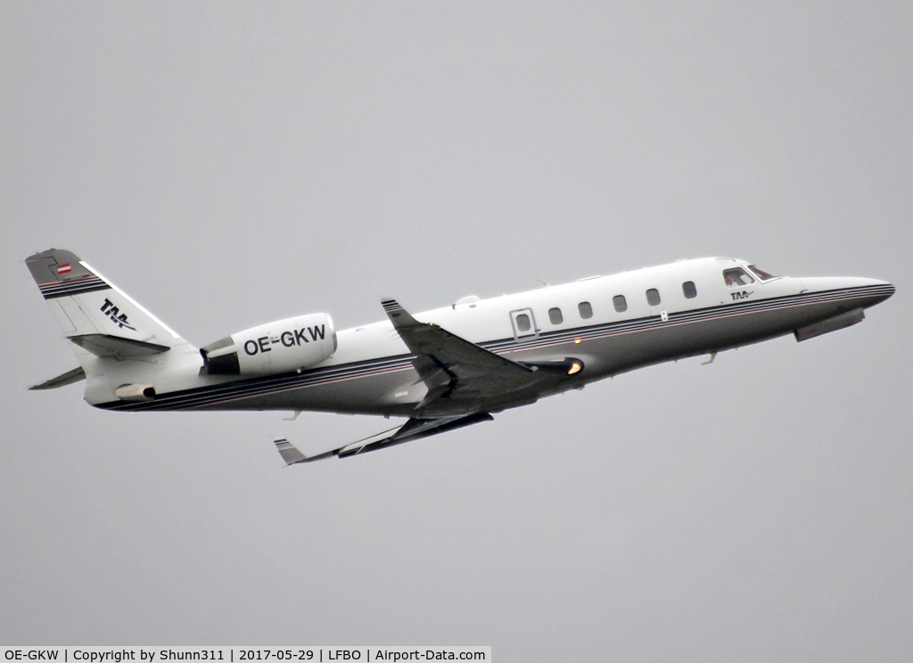 OE-GKW, 2003 Gulfstream Aerospace G100 C/N 150, Taking off from rwy 32L