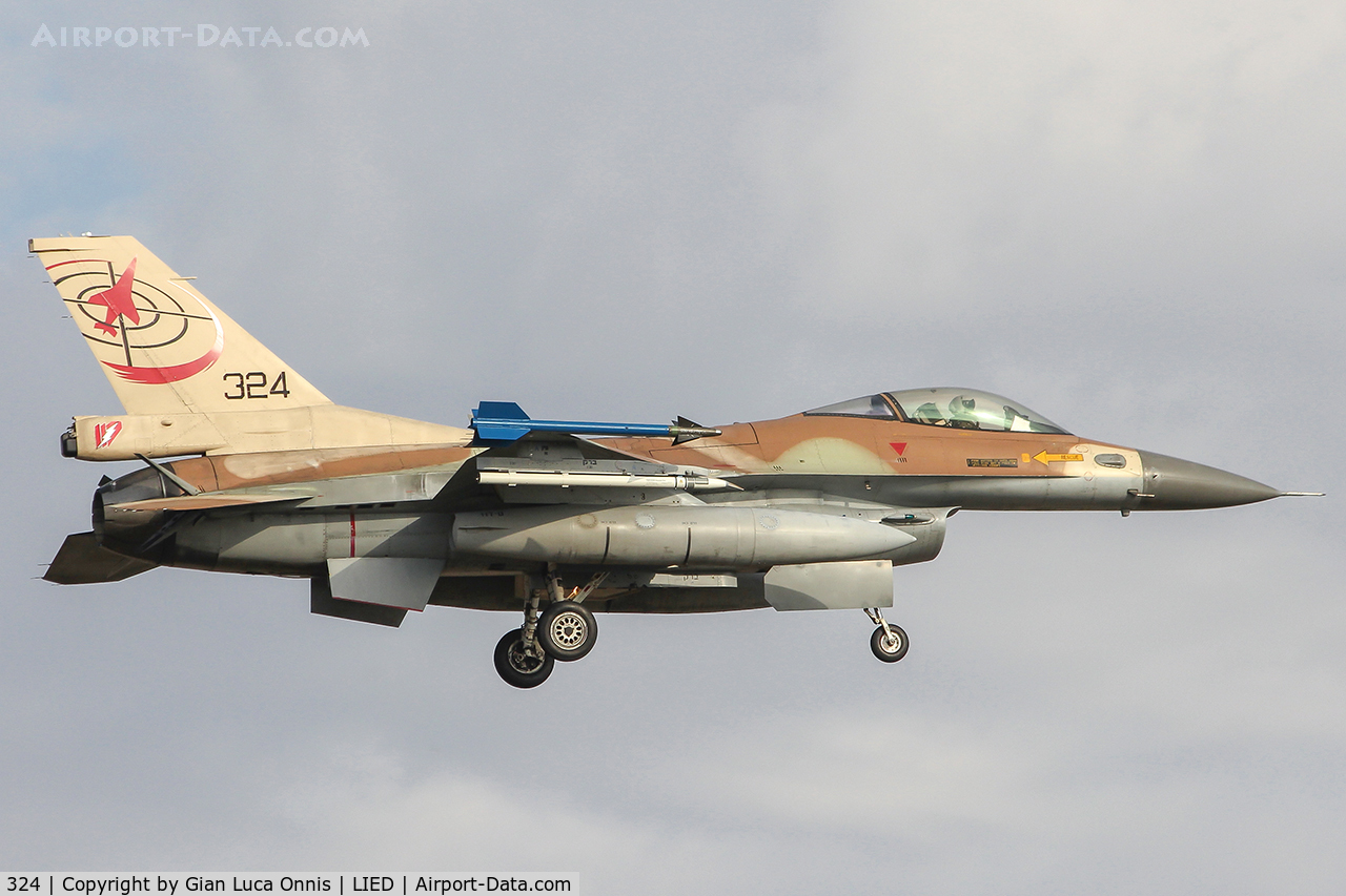 324, 1986 General Dynamics F-16C Barak C/N 4J-11, LANDING