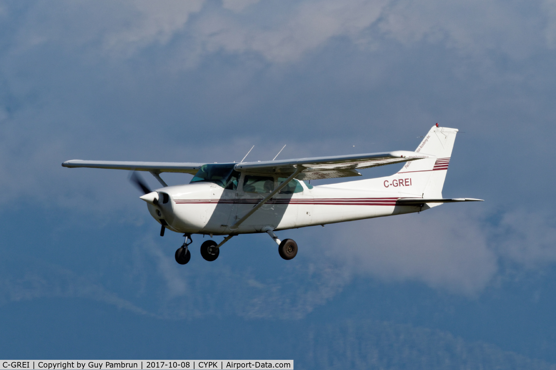 C-GREI, 1976 Cessna 172M C/N 17265859, Landing