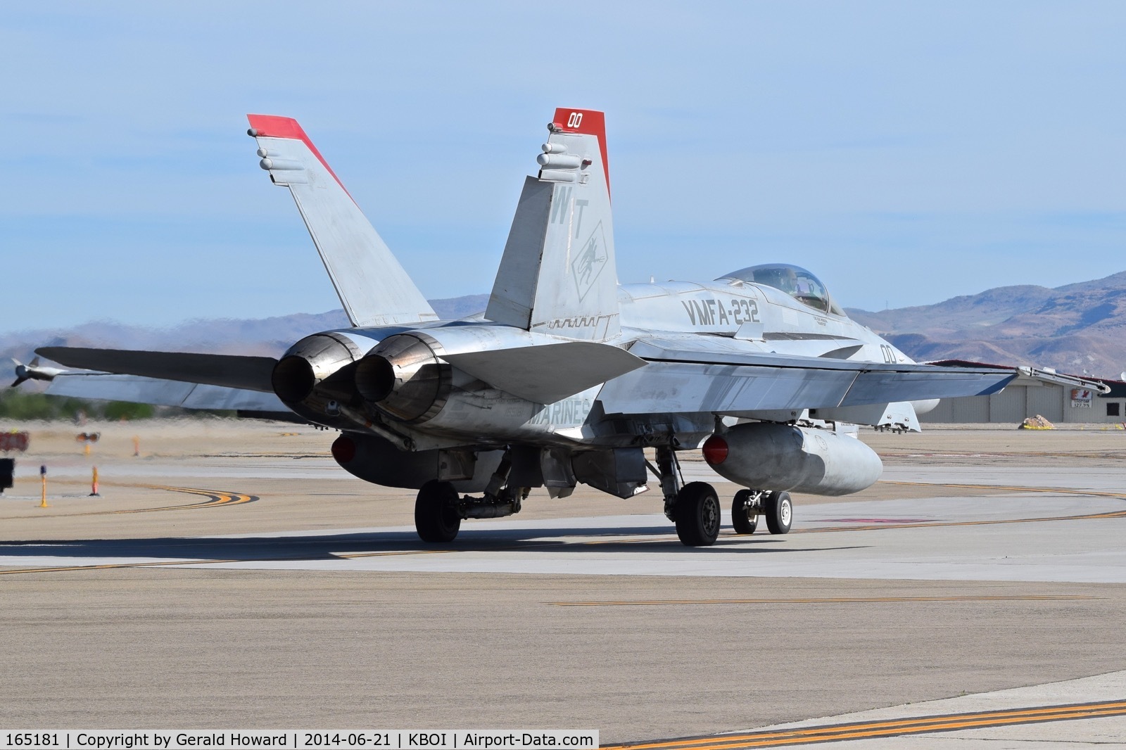 165181, McDonnell Douglas F/A-18C Hornet C/N 1304/C406, Taxing to RWY 28L.  VMFA-232 