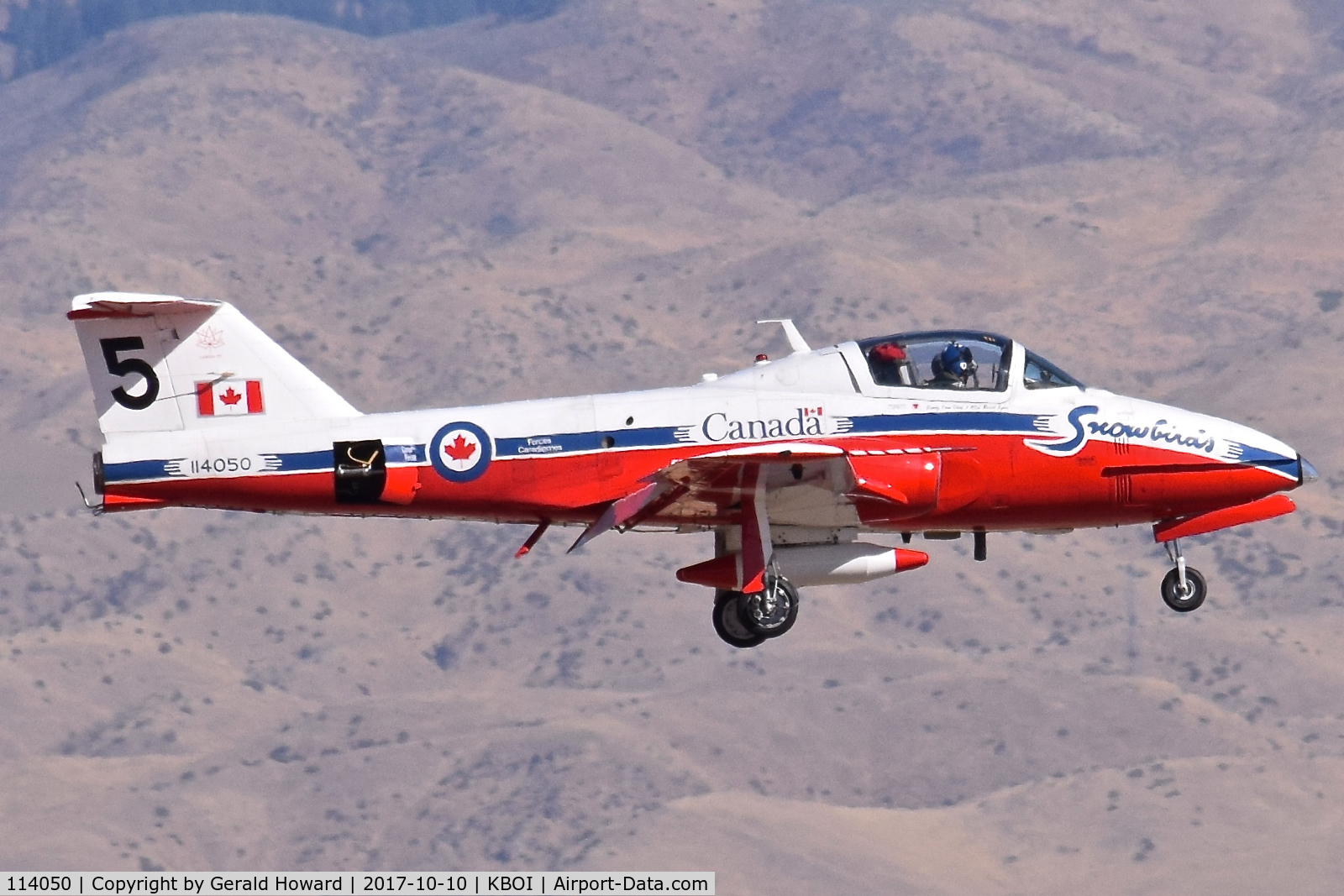 114050, Canadair CT-114 Tutor C/N 1050, Landing RWY 10L.
