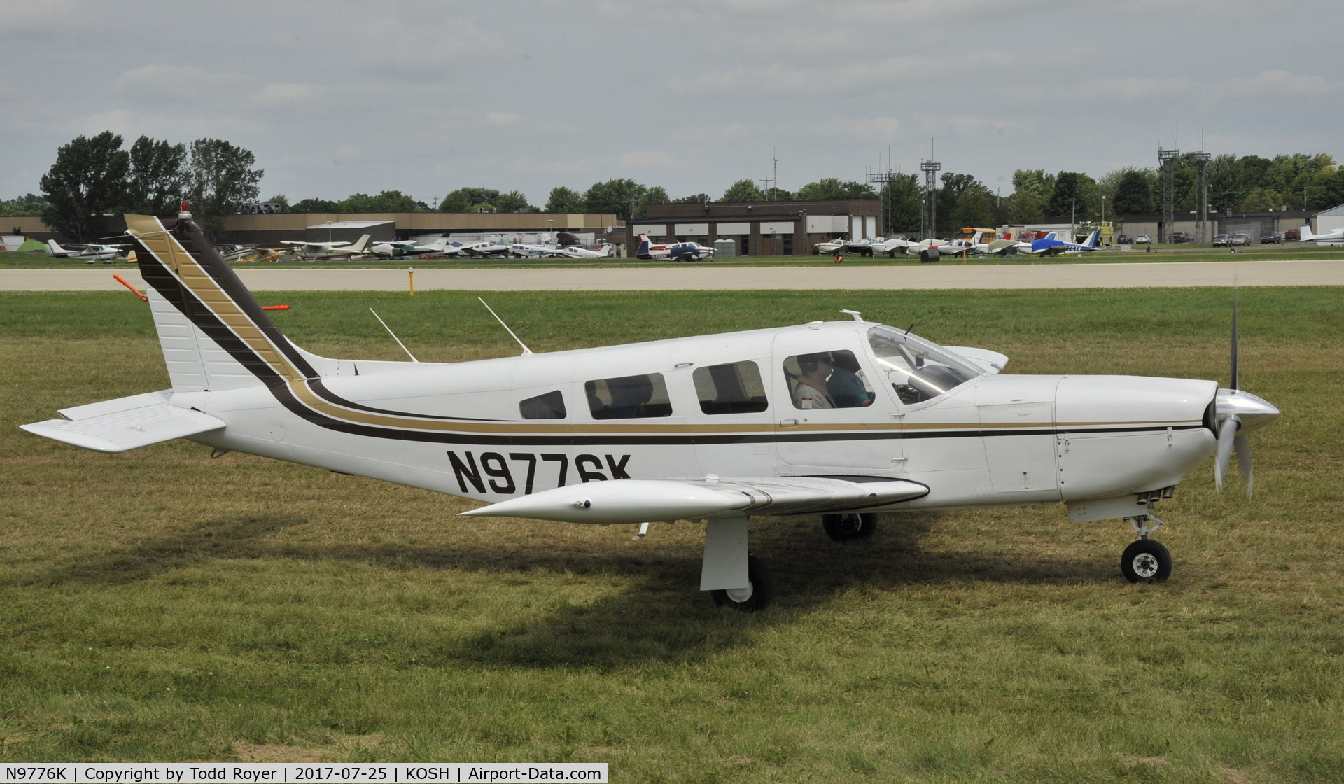 N9776K, 1977 Piper PA-32R-300 Cherokee Lance C/N 32R-7880033, Airventure 2017