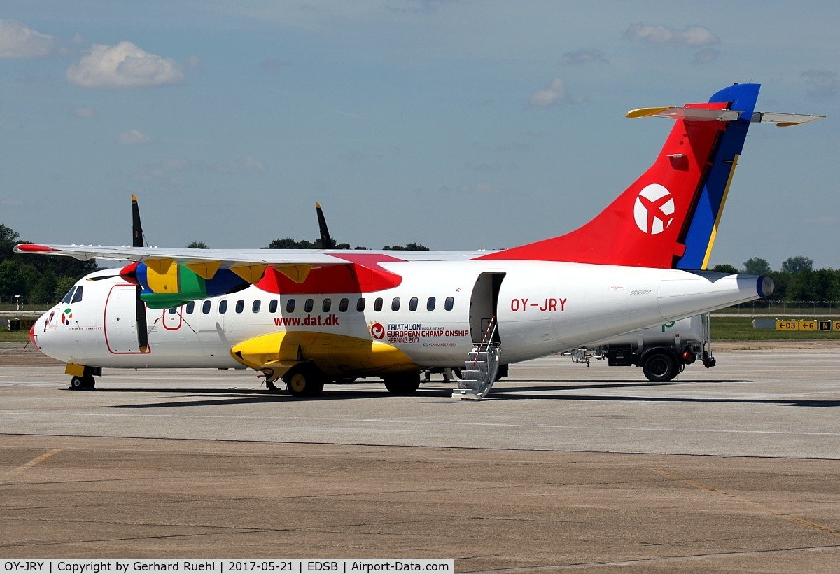 OY-JRY, 1987 ATR 42-320 C/N 063, the Football Team from Hannover 96 arrival for a game in SV Sandhausen