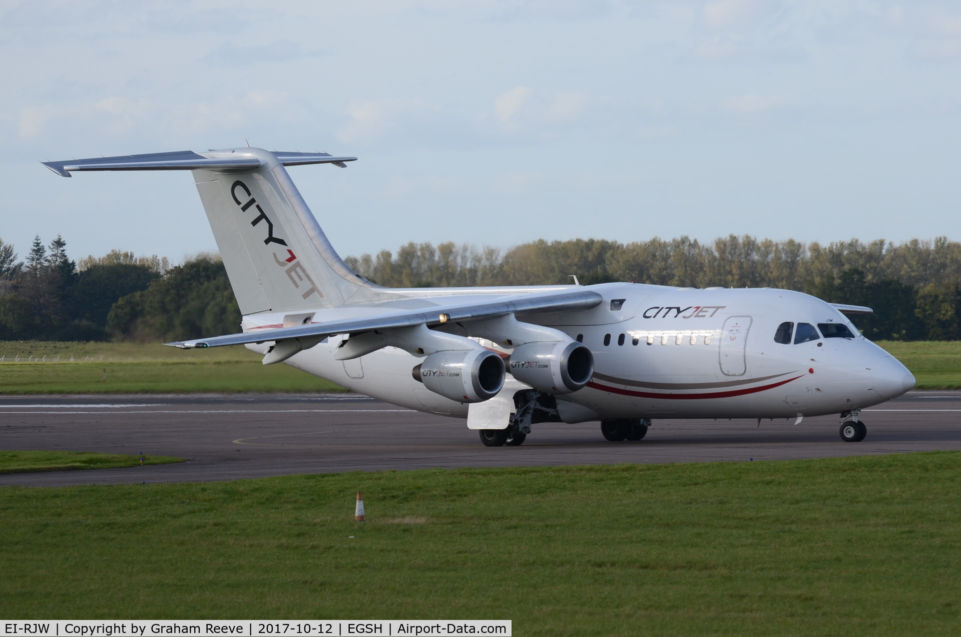 EI-RJW, 2000 British Aerospace Avro 146-RJ85A C/N E2371, About to depart from Norwich.