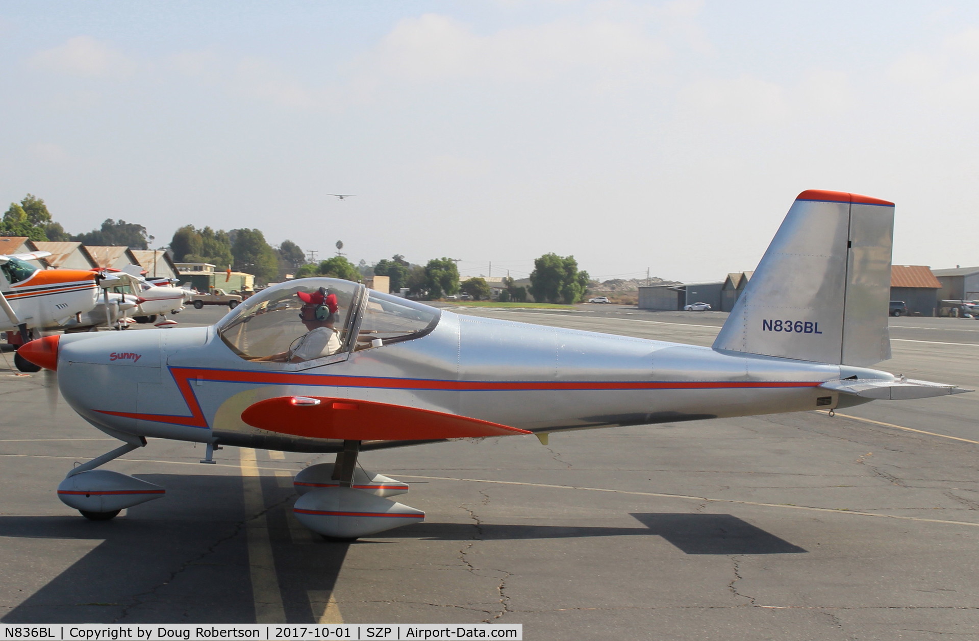 N836BL, 2016 Vans RV-12 C/N 120836, 2016 Lang VAN's RV-12A 'Sunny' E-LSA, Rotax 912-ULS 100 Hp, taxi to transient ramp