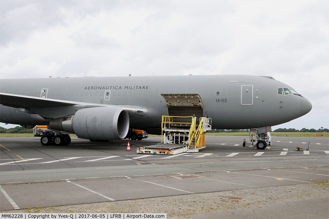 MM62228, 2006 Boeing KC-767A C/N 33688, Boeing KC-767A, parking area, Brest-Bretagne airport (LFRB)