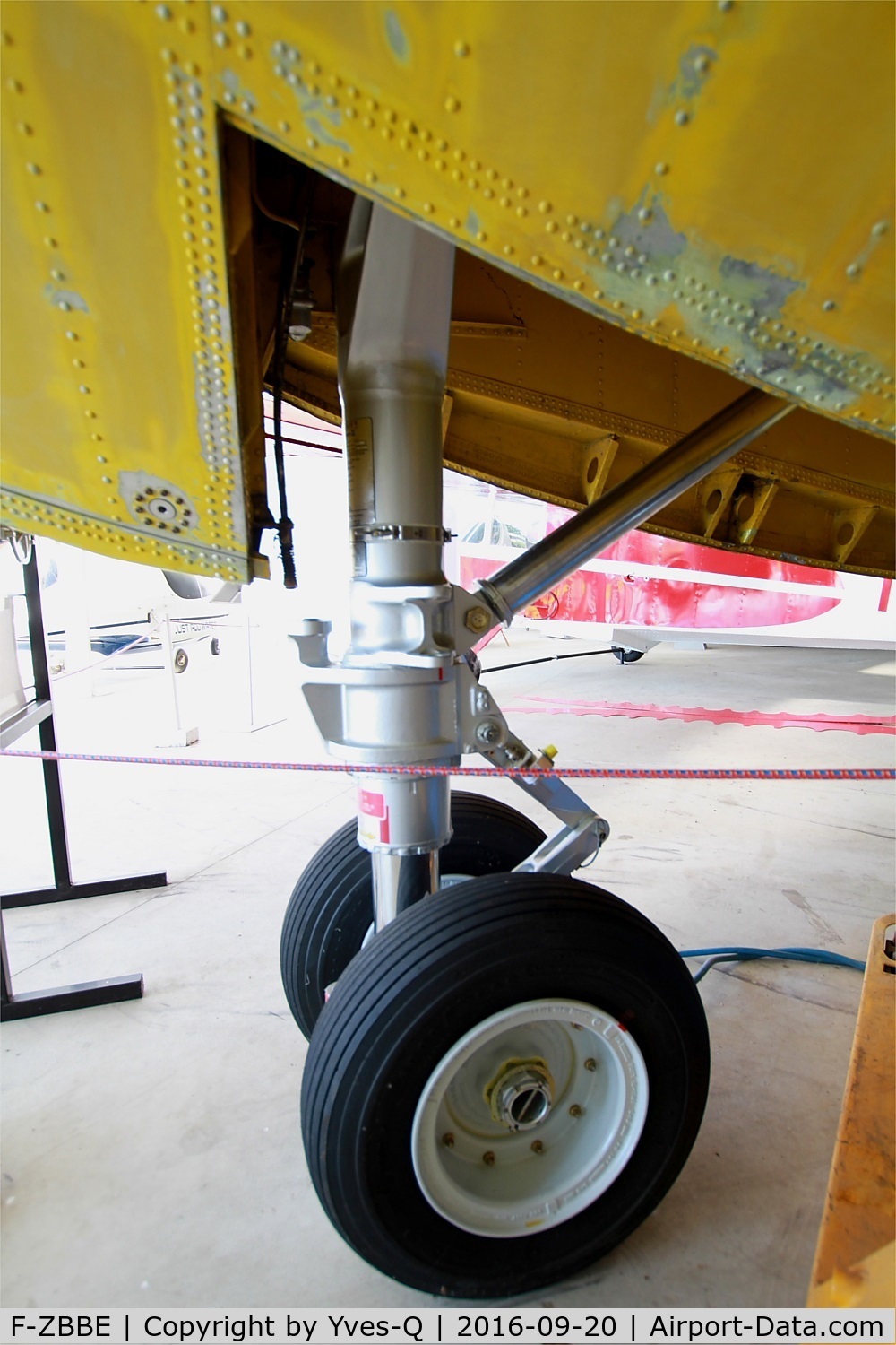 F-ZBBE, 1969 Canadair CL-215-I (CL-215-1A10) C/N 1005, Canadair CL-215, Front landing gear close up detail, Historic Seaplane Museum at Biscarrosse