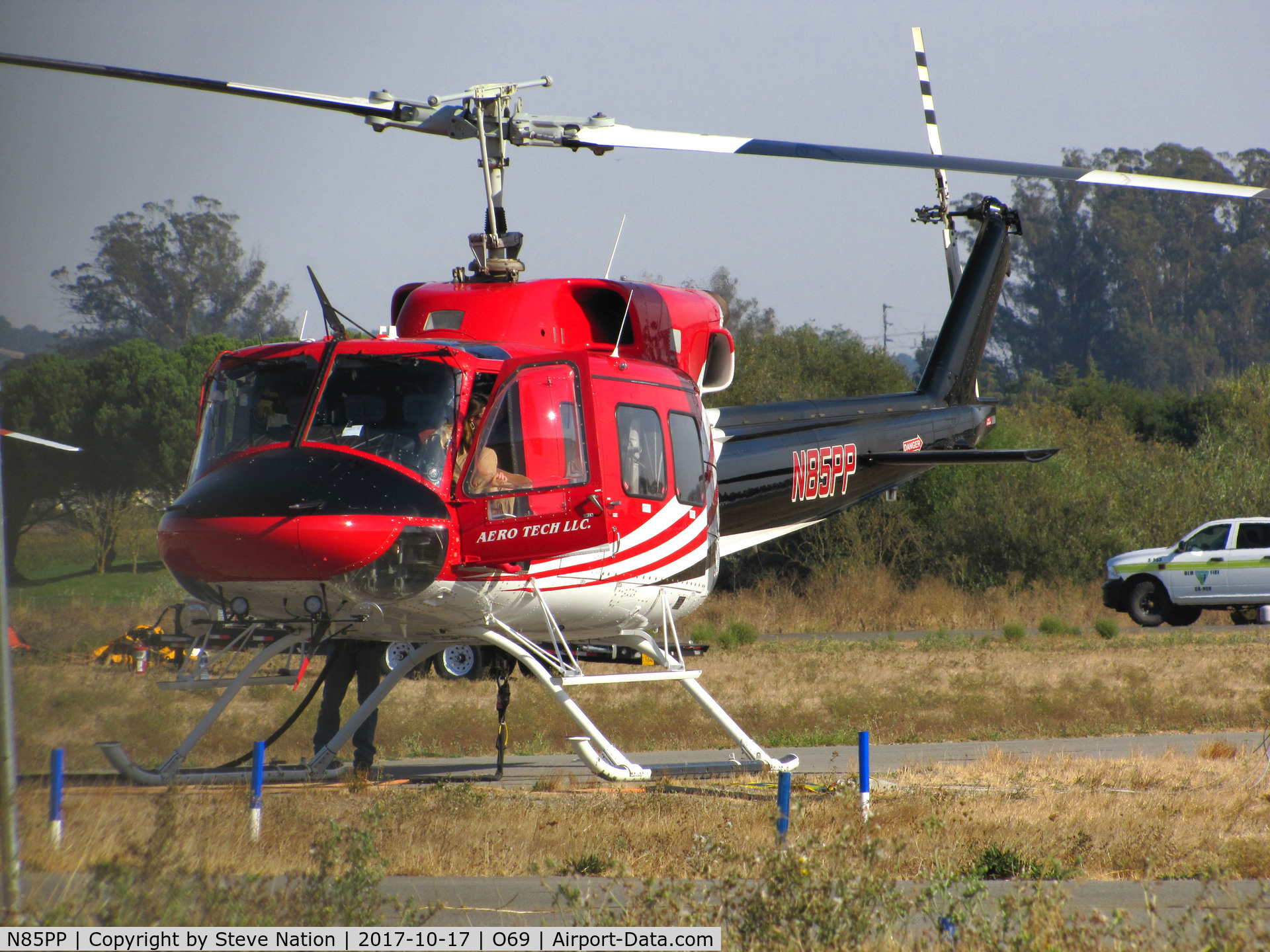 N85PP, 1985 Bell 212 C/N 31266, Aero Tech LLC Clovis, NM) 1985 Bell 212 after returning from water drops on the devastating October 2017 Northern California wildfires @ Petaluma Muni Airport, CA which was closed to fixed wing ops for 10 days to support nearly two dozen helicopters
