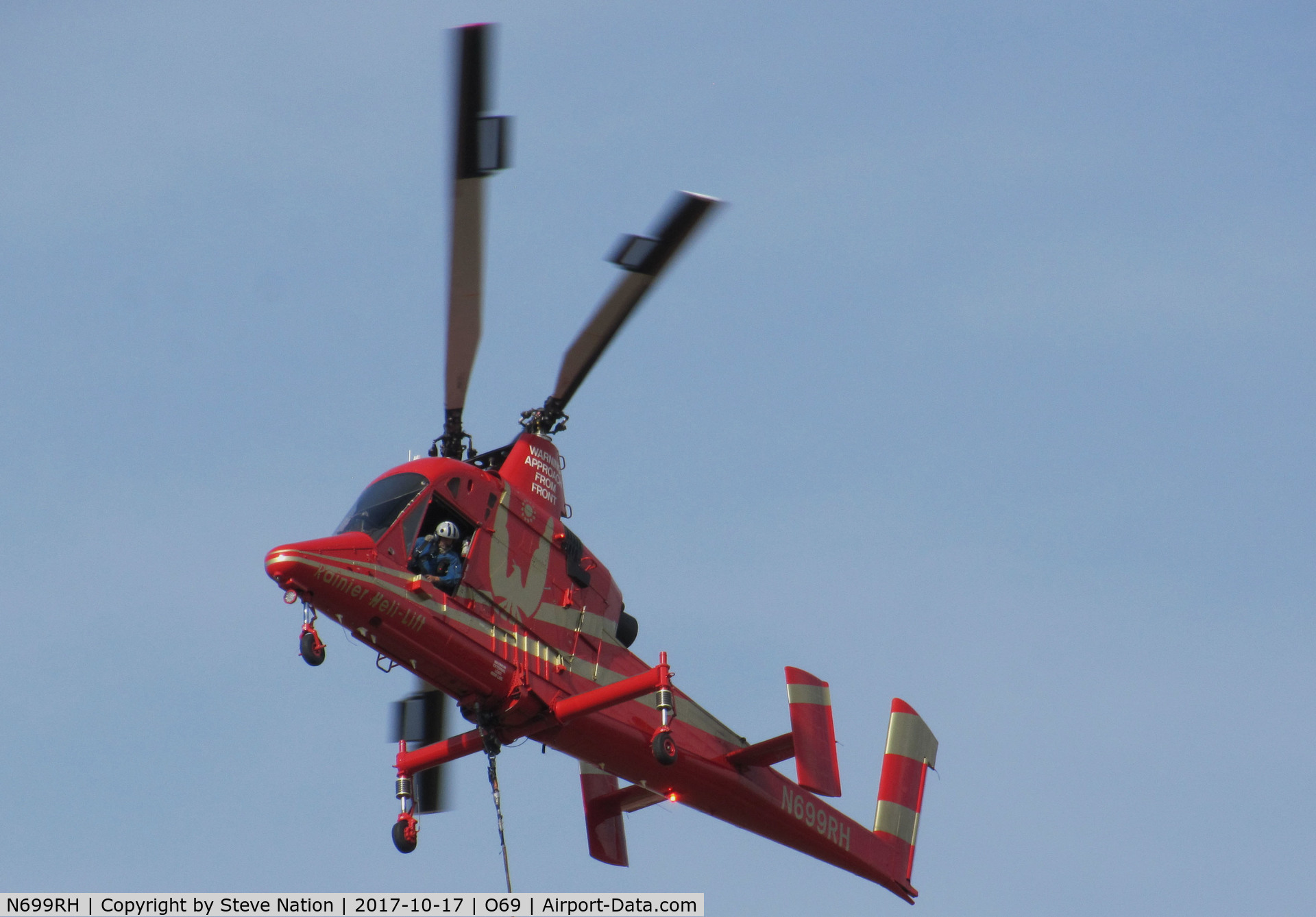 N699RH, 1994 Kaman K-1200 K-Max C/N A94-0019, Rainier Heli-Lift (Kirkland, WA) 1994 Kaman K-1200 K-MAX returning to Petaluma Municipal Airport, CA temporary home base from making water drops on the devastating October 2017 Northern California wildfires