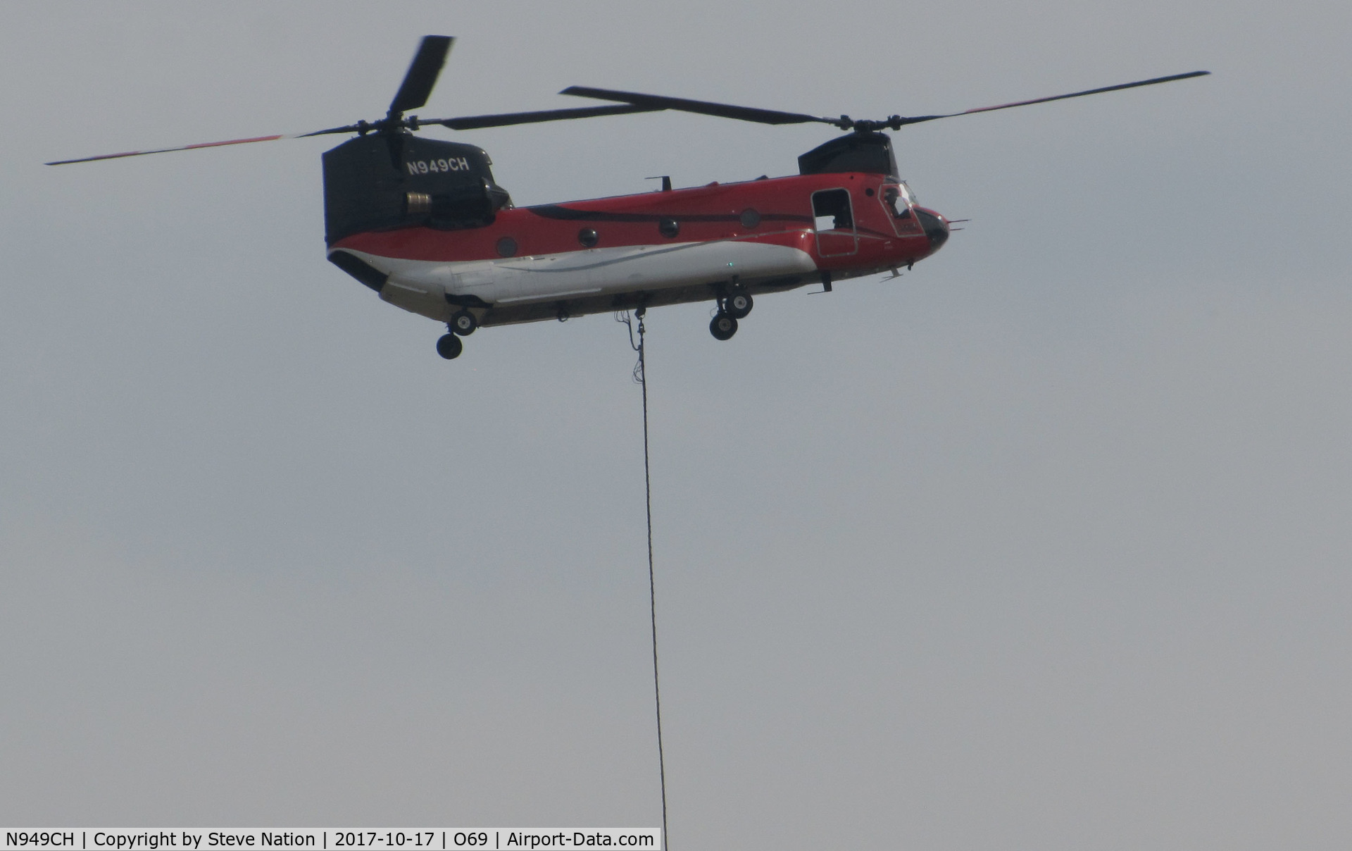 N949CH, 1990 Boeing CH-47D Chinook C/N M.3357, Helifire Group LLC (Missoula, MT) 1990 Boeing CH-47D returning to Petaluma Municipal Airport, CA temporary home base after making water drops on the devastating October 2017 Northern California wildfires