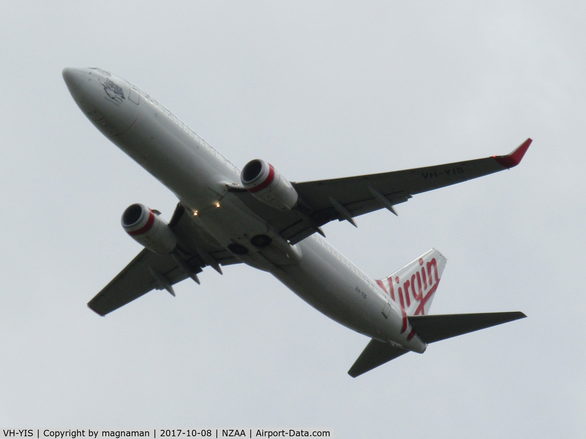 VH-YIS, 2012 Boeing 737-8FE C/N 39926, take off into the gloom