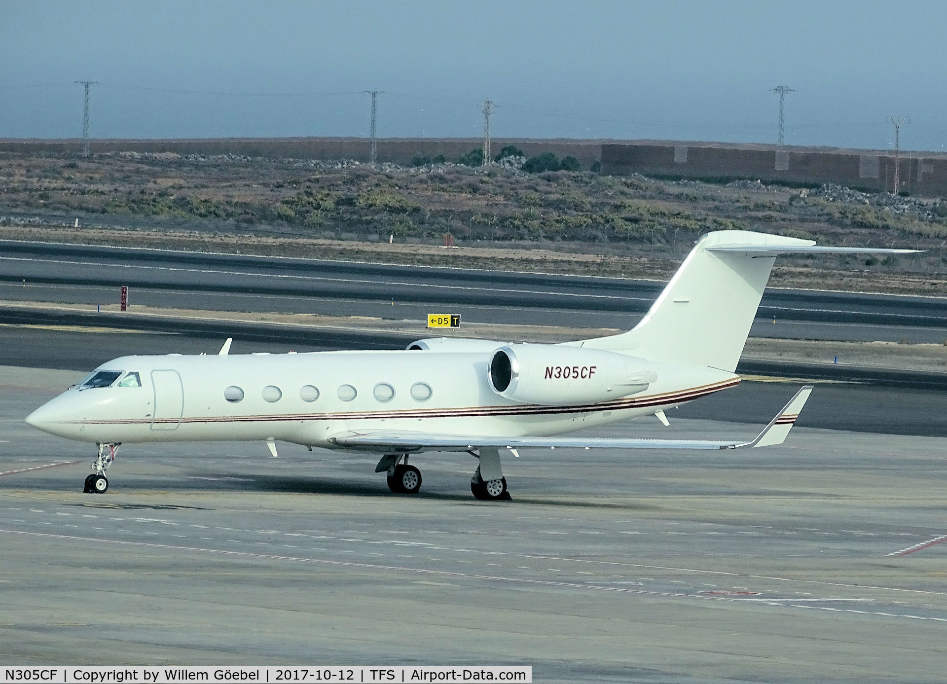 N305CF, 2001 Gulfstream Aerospace G-IV C/N 1457, Parking on TFS