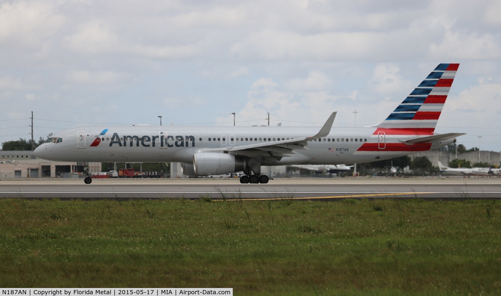 N187AN, 2001 Boeing 757-223 C/N 32381, American