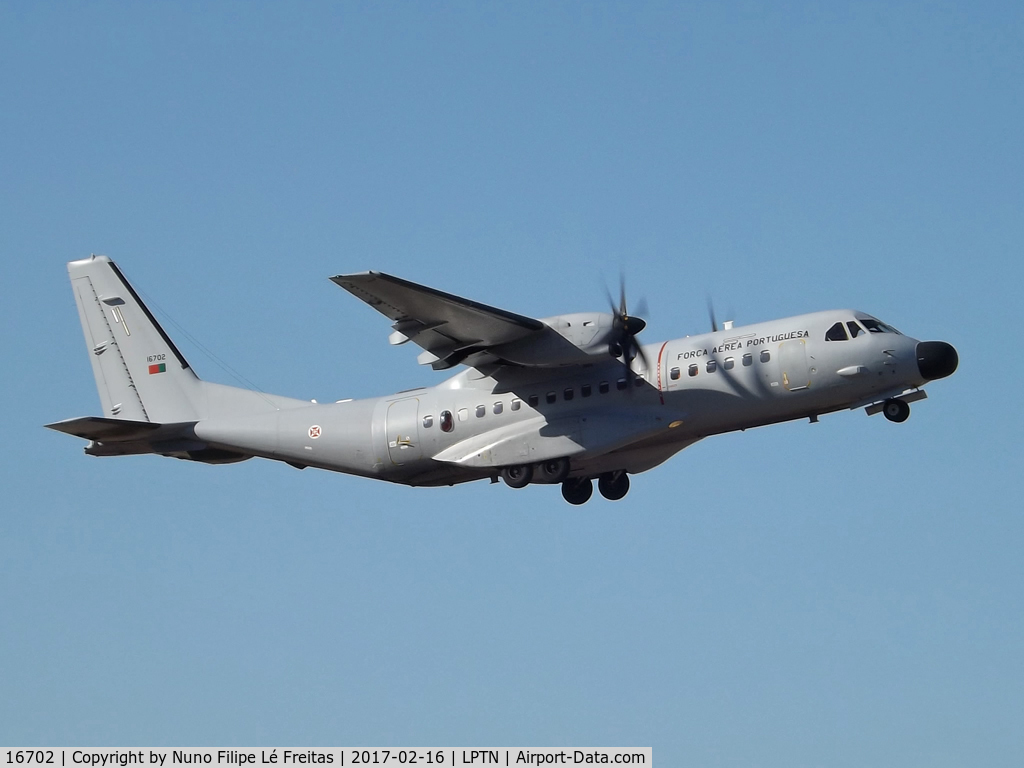 16702, CASA C-295M C/N 042, Taking-off.