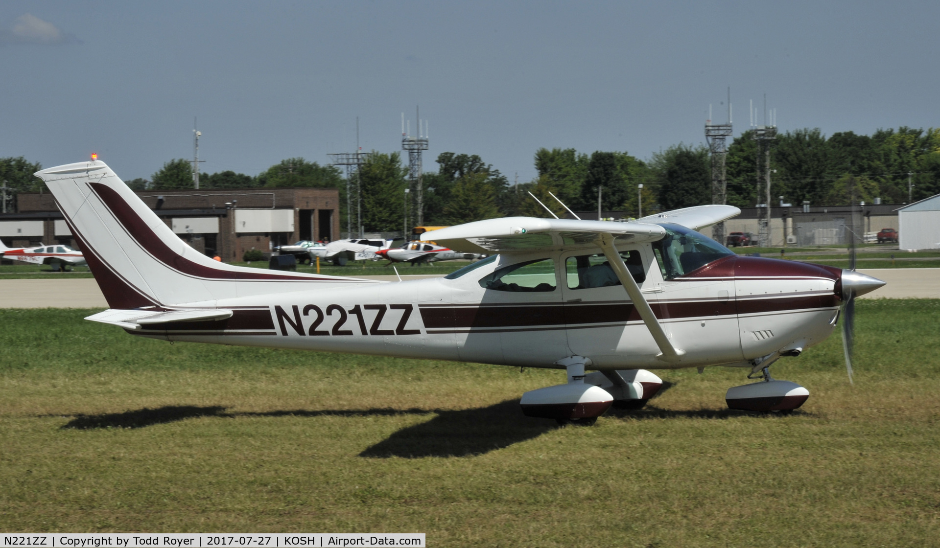 N221ZZ, 1975 Cessna 182P Skylane C/N 18264074, Airventure 2017