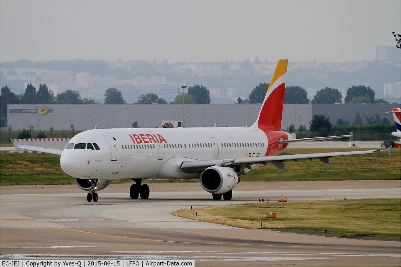 EC-JEJ, 2005 Airbus A321-211 C/N 2381, Airbus A321-211, Taxiing to holding point rwy 08, Paris-Orly airport (LFPO-ORY)