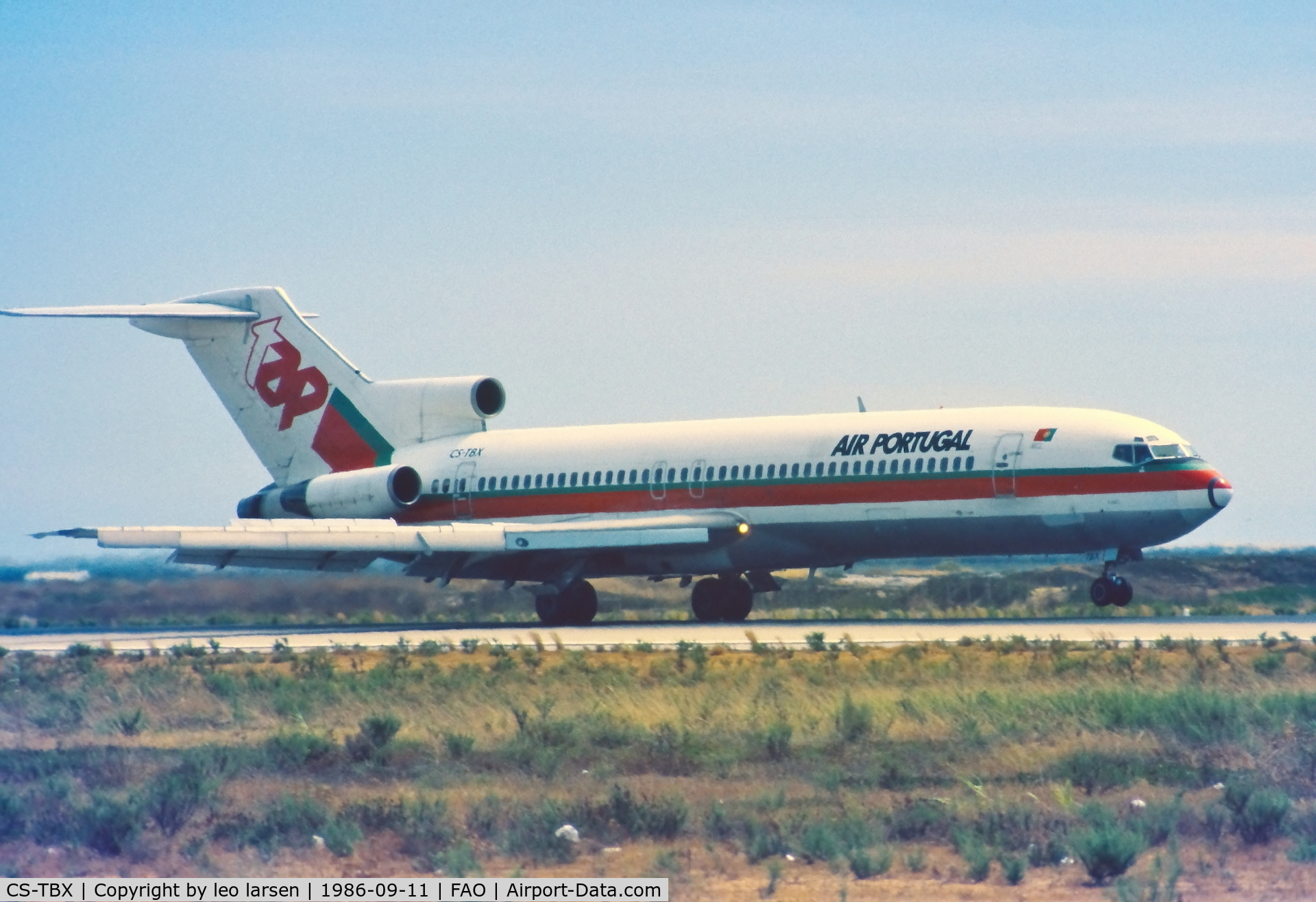 CS-TBX, 1980 Boeing 727-282 C/N 21950, Landing in Faro Portugal 11.9.1986