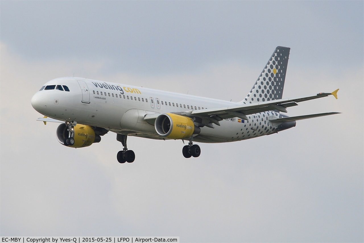 EC-MBY, 2011 Airbus A320-214 C/N 4674, Airbus A320-214, Short approach rwy 26, Paris-Orly airport (LFPO-ORY)