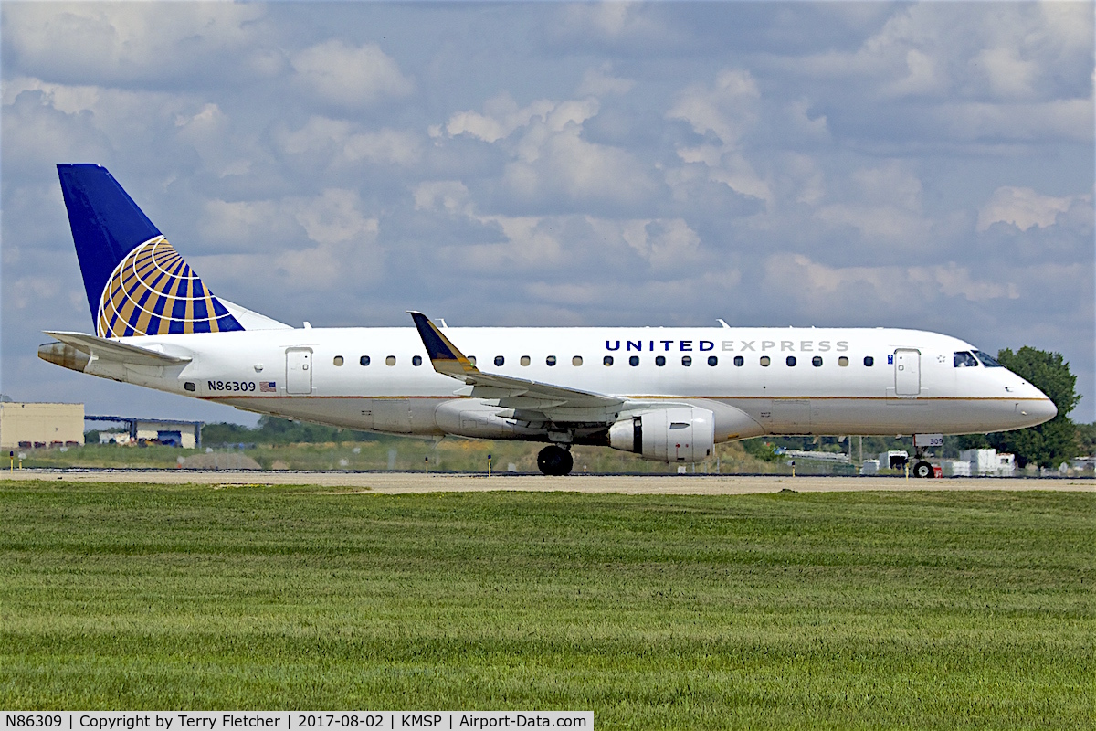 N86309, 2014 Embraer 175LR (ERJ-170-200LR) C/N 17000426, at Minneapolis- St,Paul International Airport
