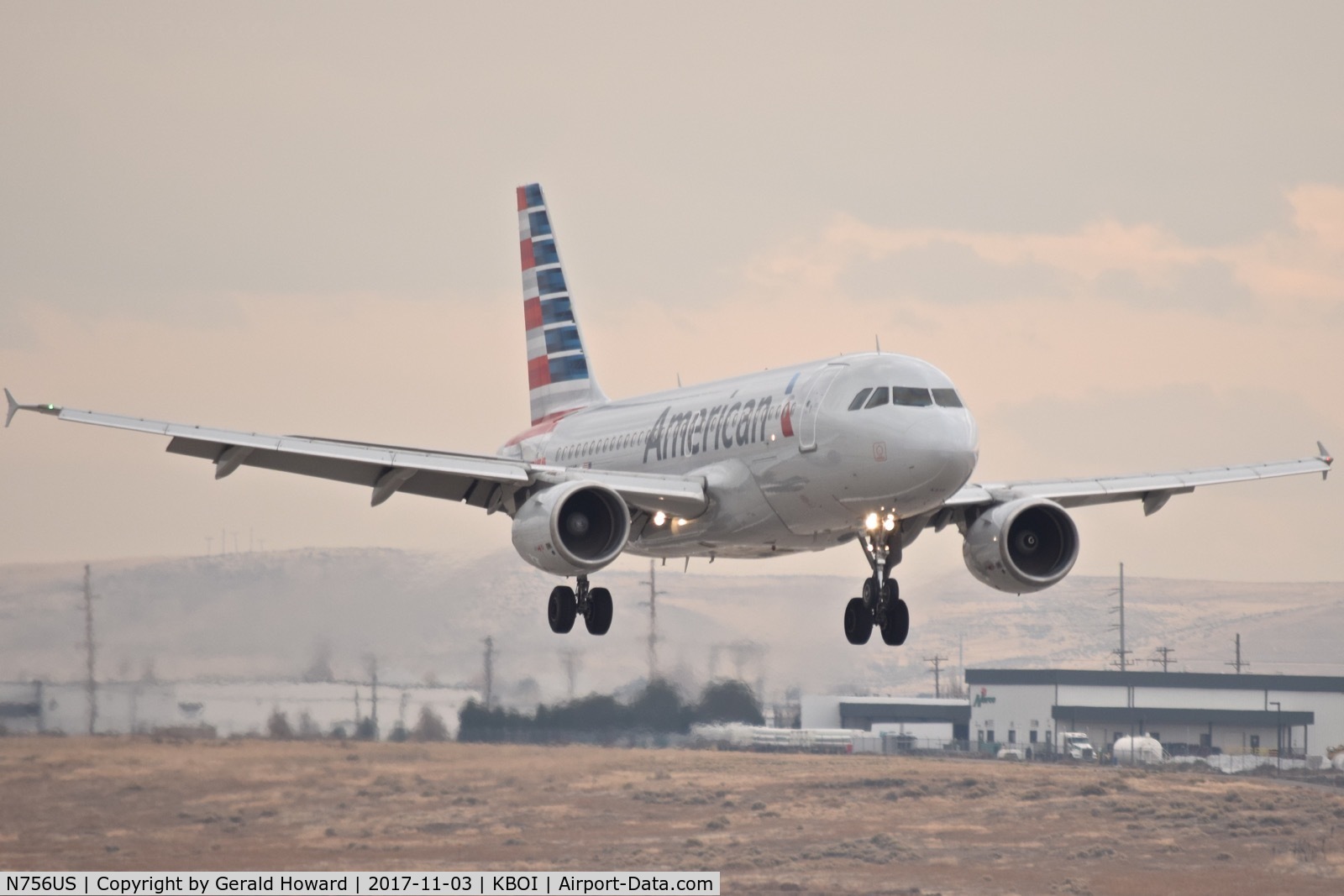 N756US, 2000 Airbus A319-112 C/N 1340, Over the numbers on RWY 28R.