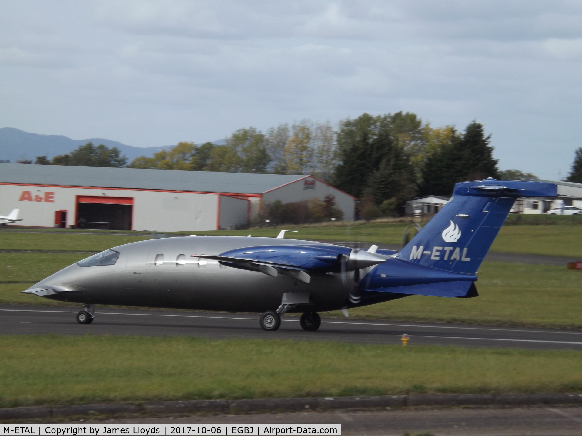 M-ETAL, 2009 Piaggio P-180 Avanti II C/N 1194, Takeing off runway 27 at Gloucestershire Airport.