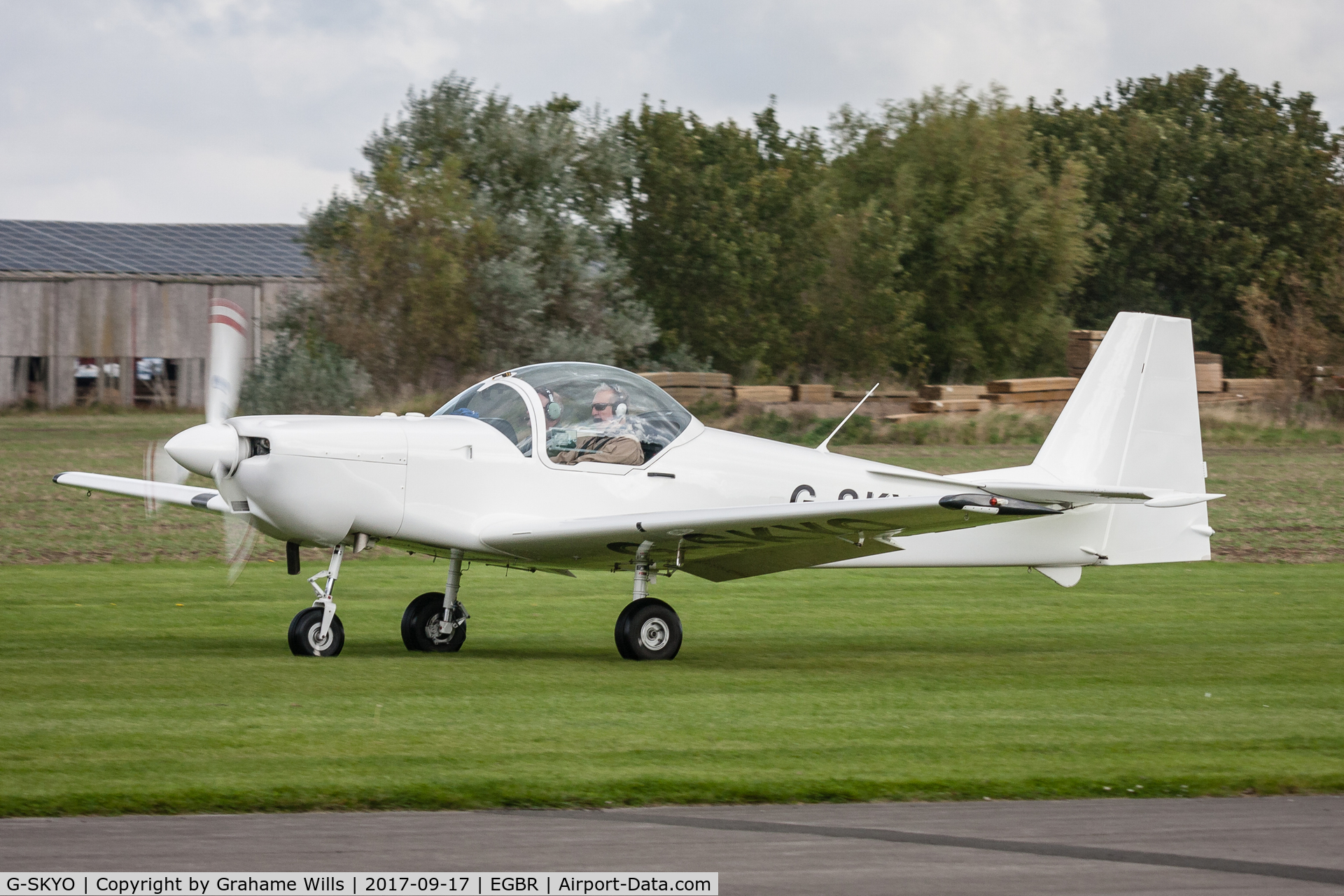 G-SKYO, 2000 Slingsby T-67M-200 Firefly C/N 2264, Slingsby T67M-200 G-SKYO Skyboard Aerobatics, Breighton 17/9/17
