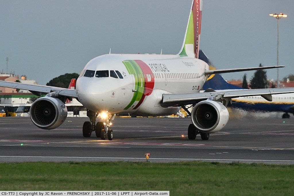 CS-TTJ, 1999 Airbus A319-111 C/N 979, Holding point runway 03 TAP Air Portugal 1046 ready to departure to Barcelona (BCN)