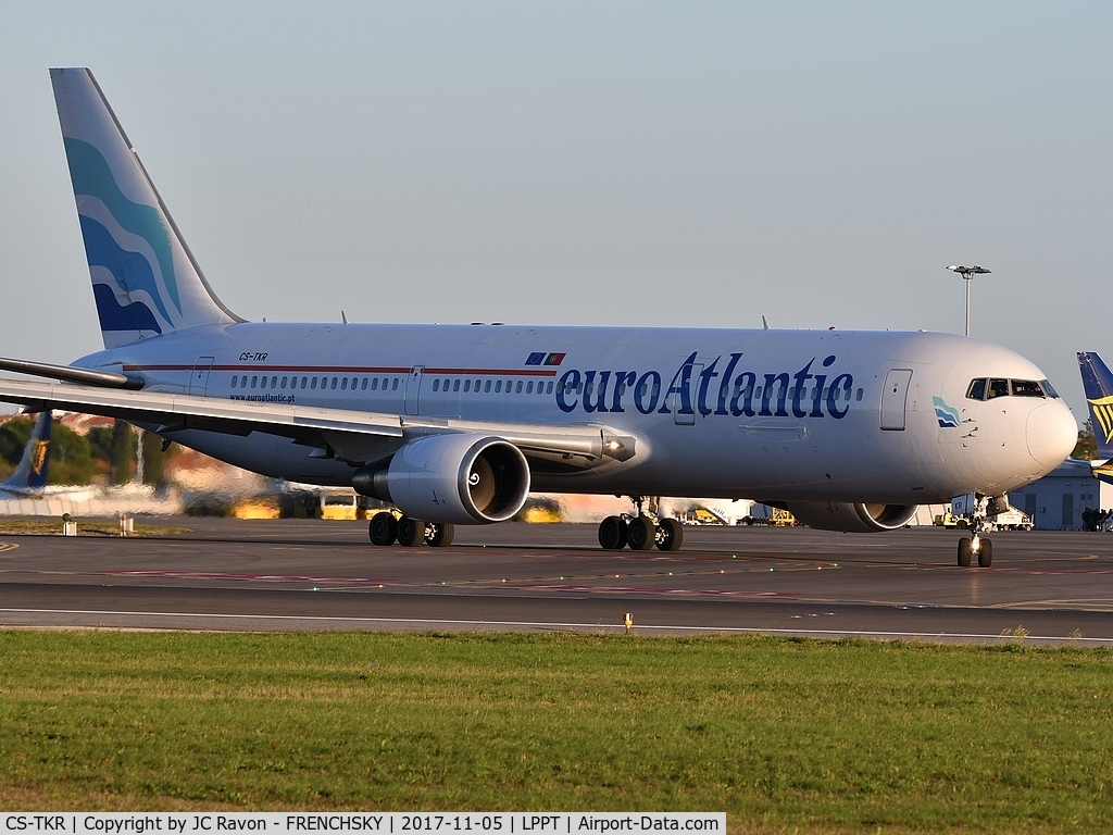 CS-TKR, 2001 Boeing 767-36N/ER C/N 30854, EuroAtlantic Airways TP2615 departure to Caracas (CCS)