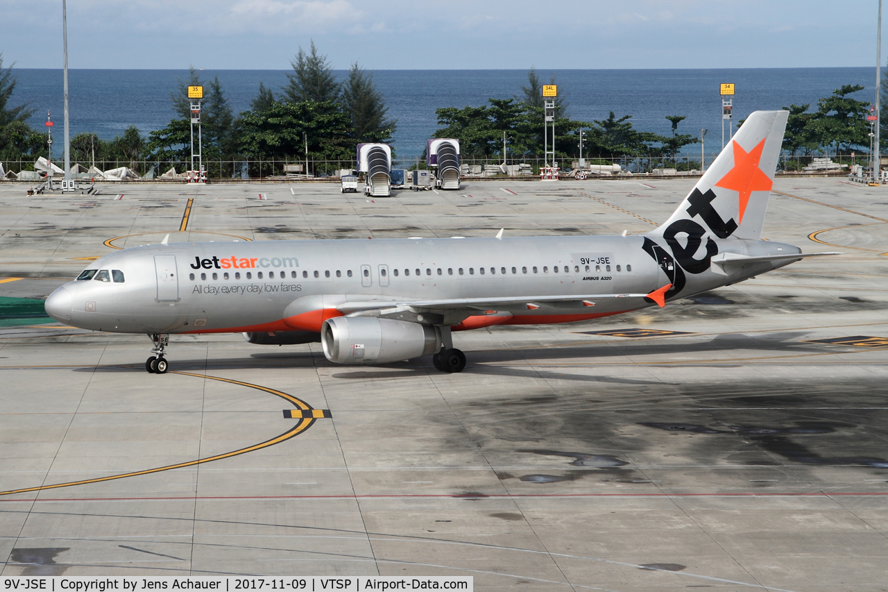 9V-JSE, 2005 Airbus A320-232 C/N 2423, Taxing to gate after flight from Singapore