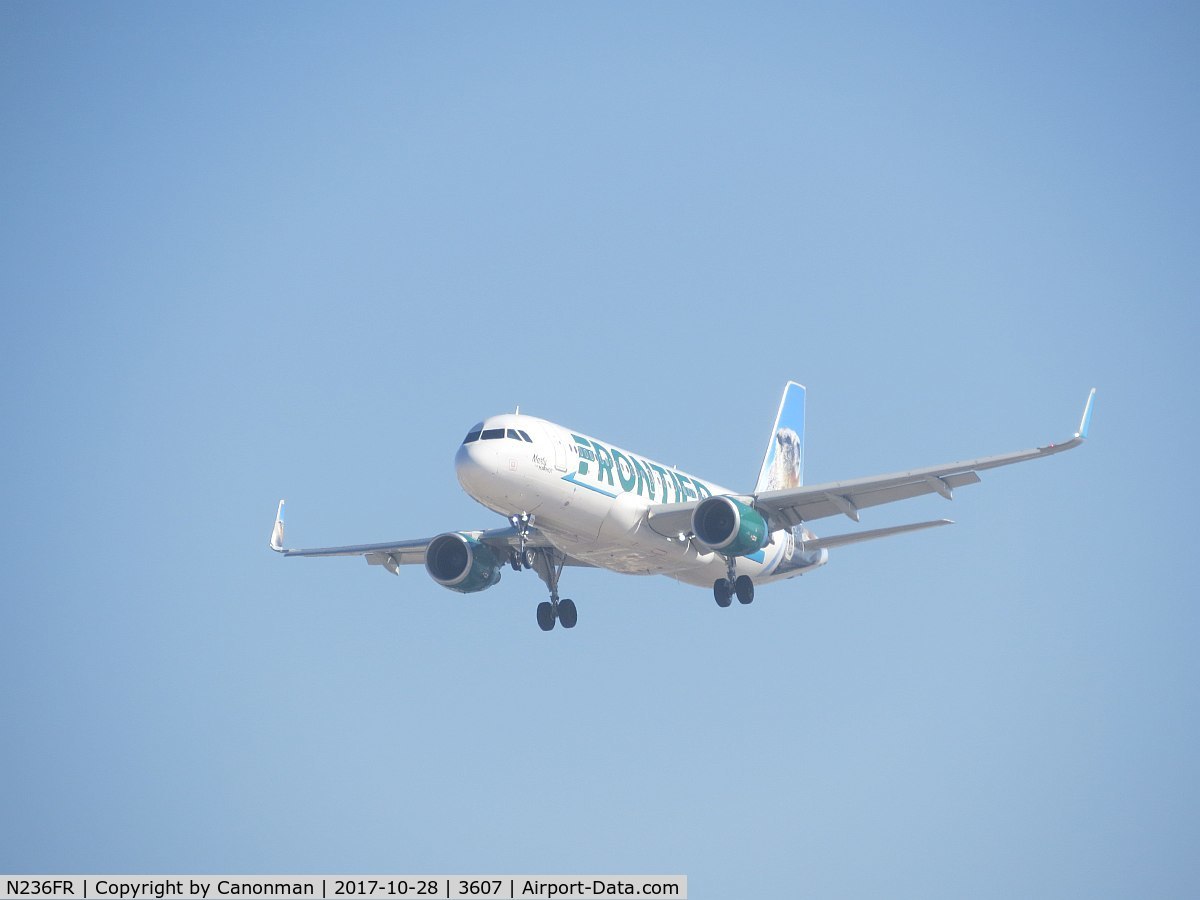 N236FR, 2016 Airbus A320-214 C/N 7389, Landing