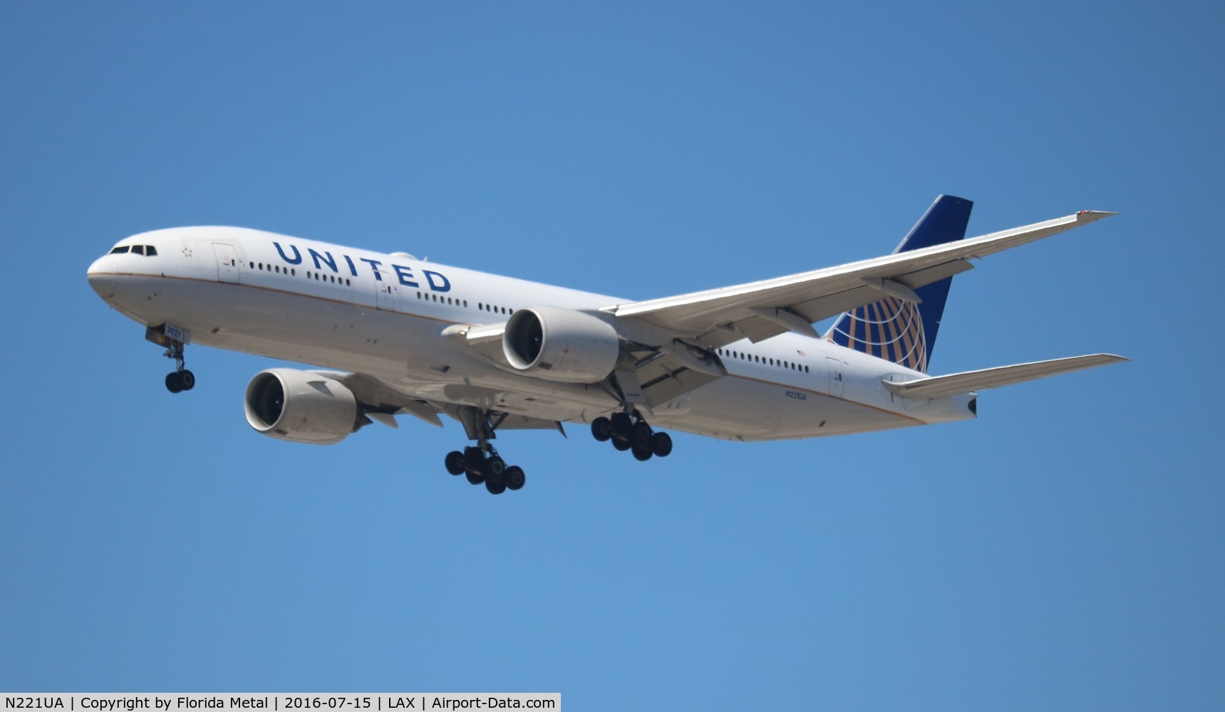 N221UA, 2001 Boeing 777-222 C/N 30552, United