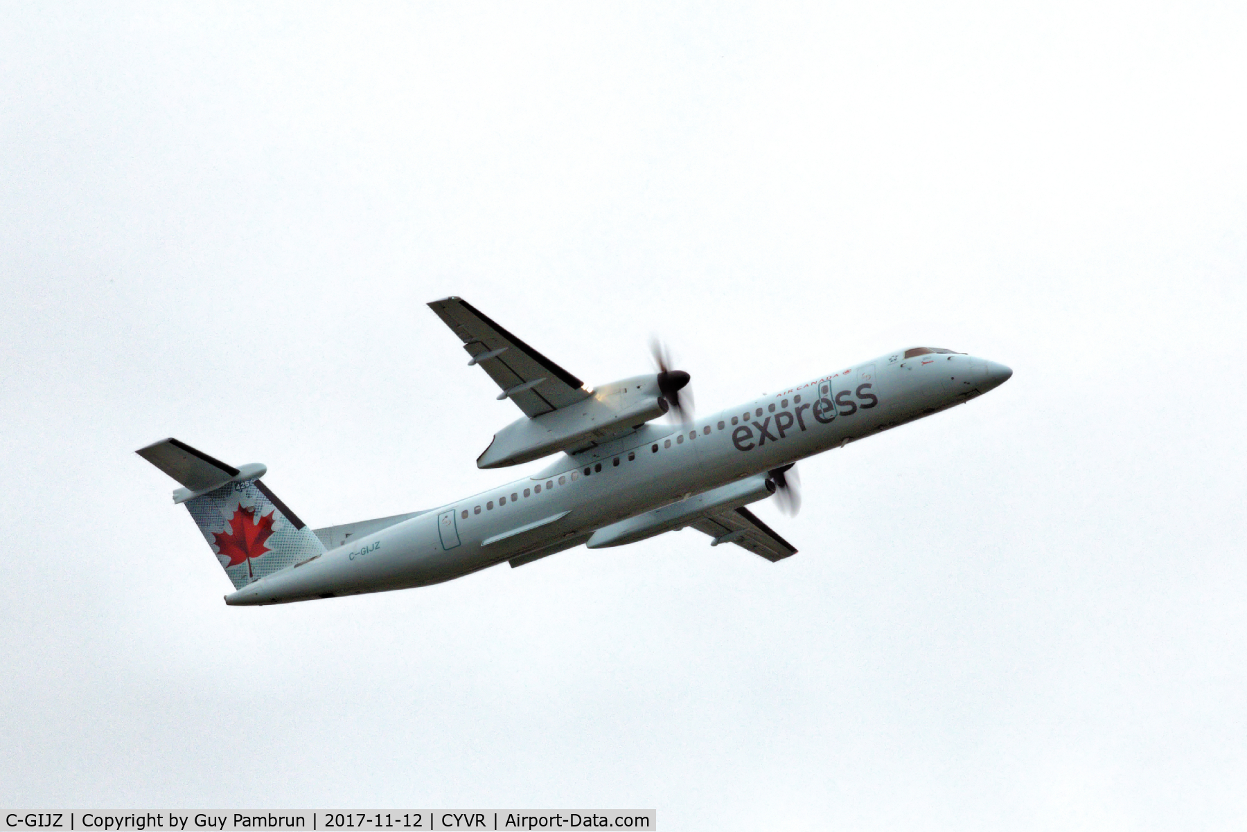 C-GIJZ, 2015 De Havilland Canada DHC-8-402 Dash 8 C/N 4509, Departing