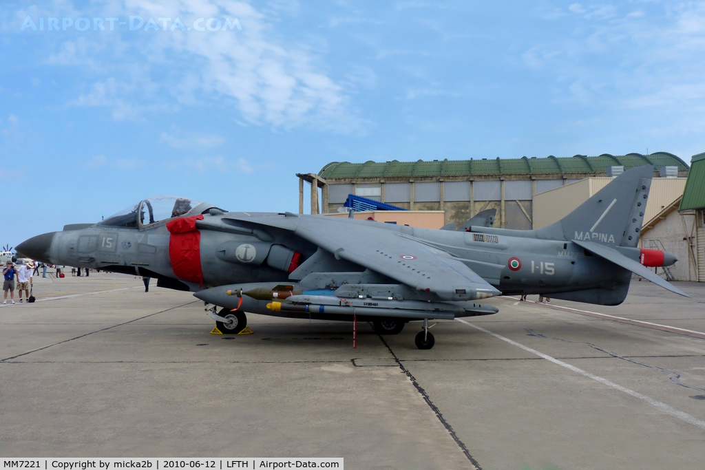 MM7221, McDonnell Douglas AV-8B Harrier II C/N 273/IT010, Parked