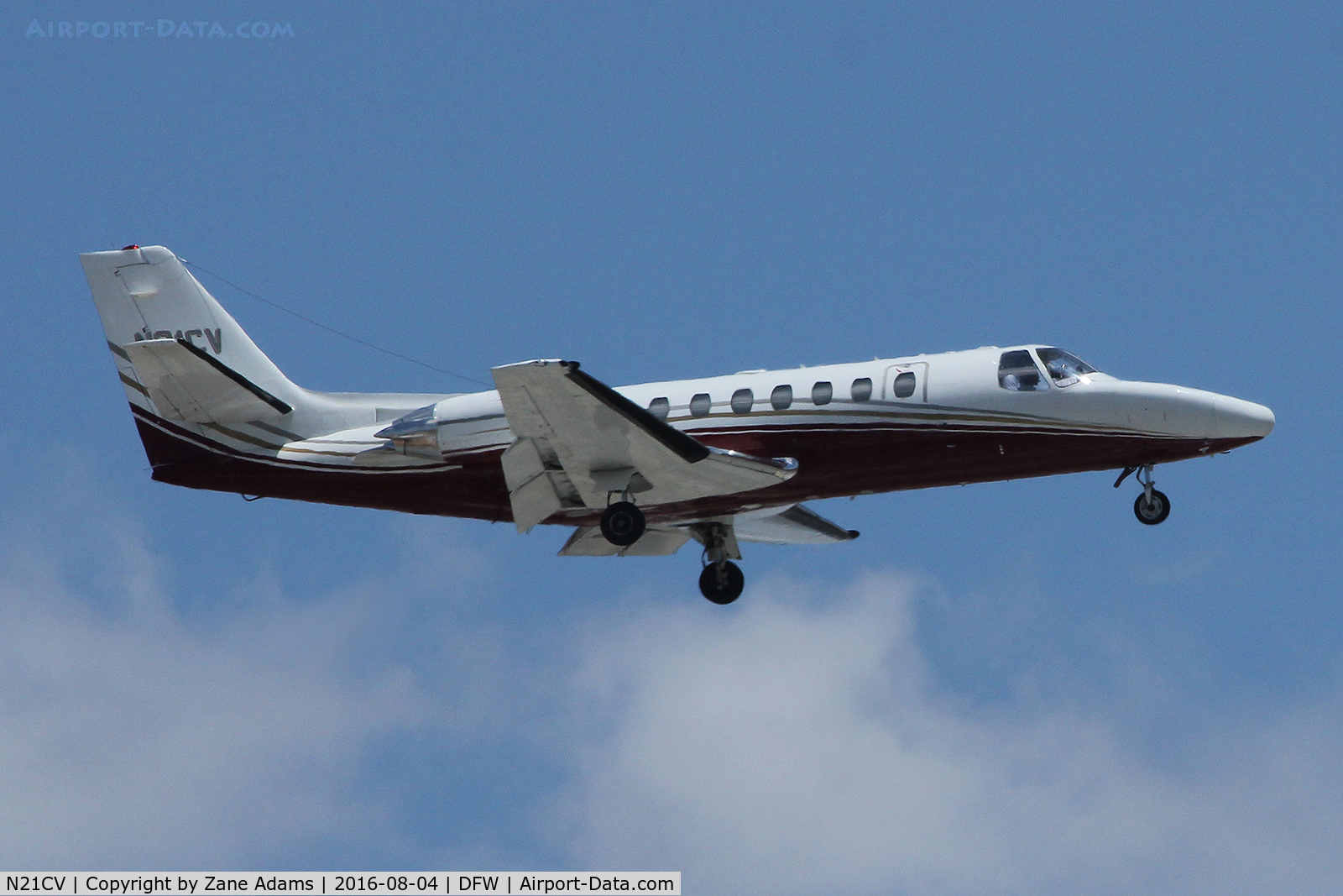 N21CV, 1995 Cessna 560 Citation Ultra C/N 560-0340, Arriving at DFW Airport