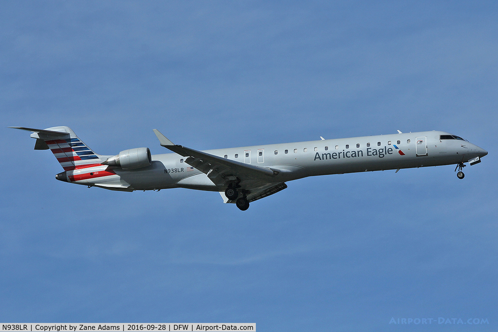 N938LR, 2005 Bombardier CRJ-900ER (CL-600-2D24) C/N 15038, Arriving at DFW Airport