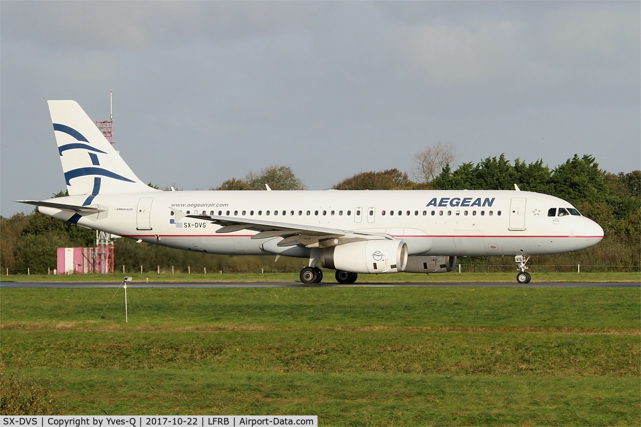 SX-DVS, 2008 Airbus A320-232 C/N 3709, Airbus A320-232, Taxiing to holding point rwy 25L, Brest-Bretagne airport (LFRB-BES)