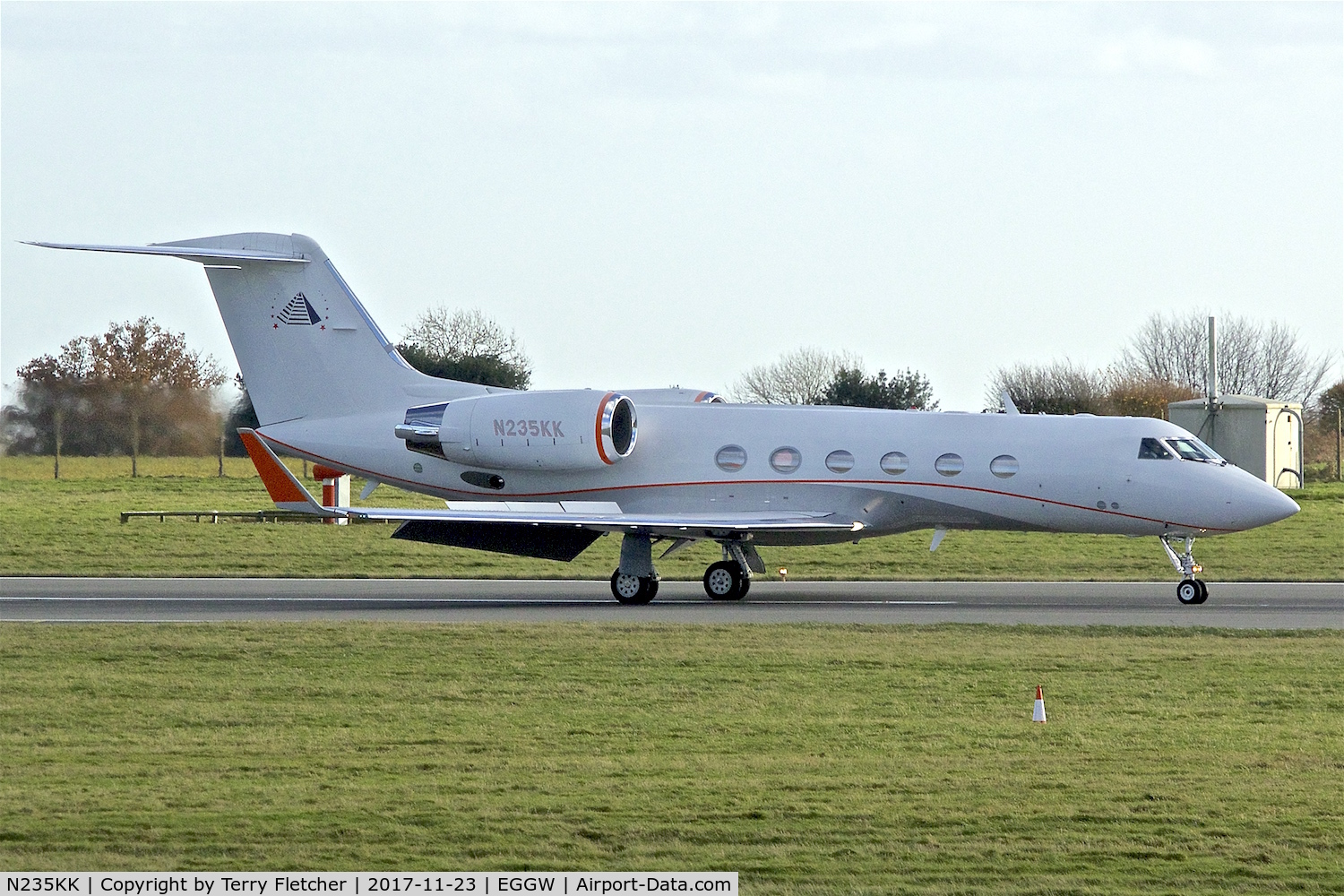 N235KK, 2001 Gulfstream Aerospace G-IV C/N 1458, At London Luton
