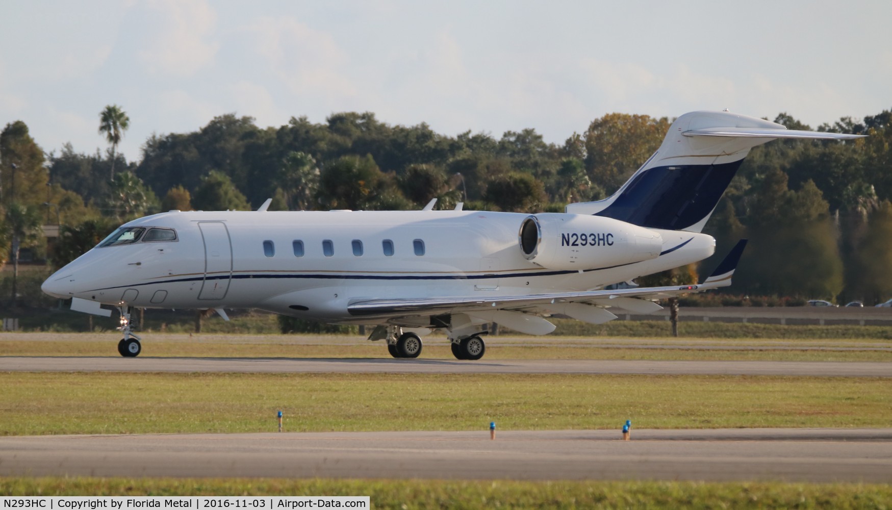 N293HC, 2011 Bombardier Challenger 300 (BD-100-1A10) C/N 20330, Challenger 300