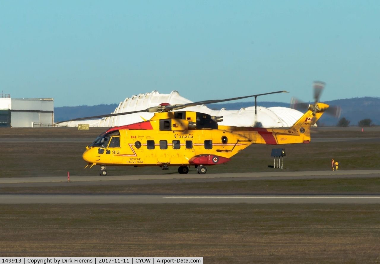 149913, 2003 AgustaWestland CH-149 Cormorant C/N 50130/CSH13, Departing from rwy 25.