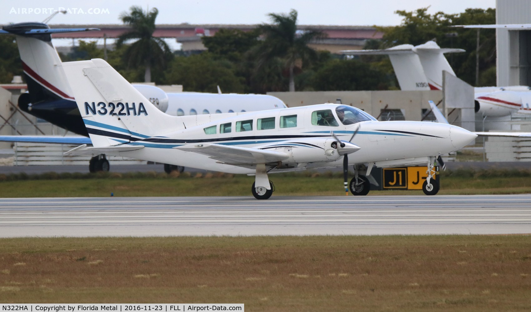 N322HA, Cessna 402C C/N 402C0418, Cessna 402C